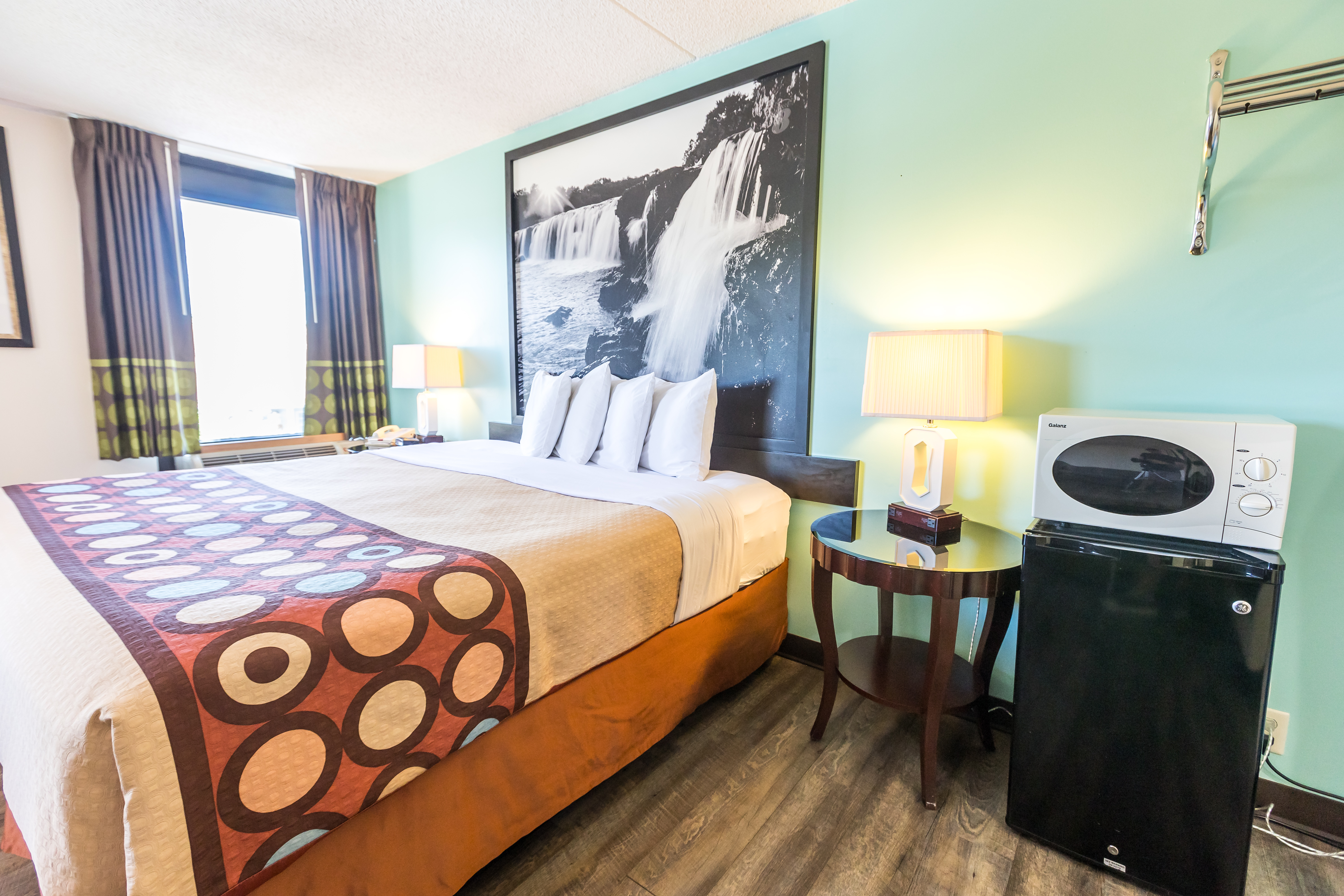 Guest room at the Super 8 by Wyndham Branson/Andy Williams Theatre in Branson, Missouri