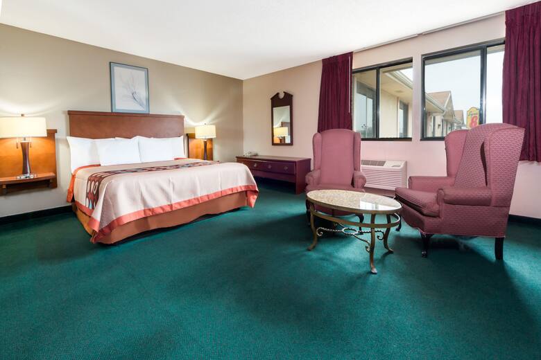 Super 8 Bridgeton/Arpt/St Louis Area suite in Bridgeton, Missouri