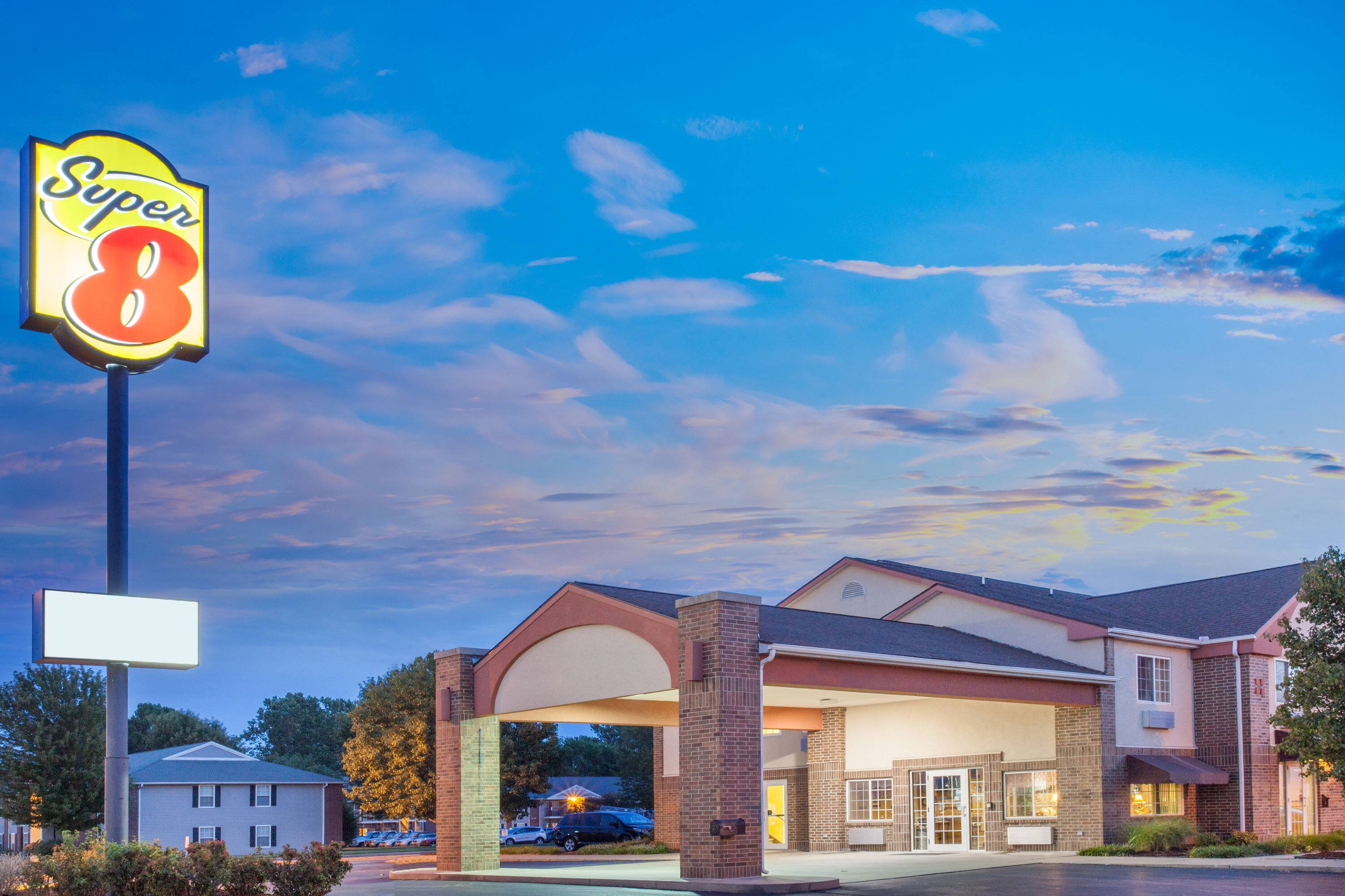 Super 8 by Wyndham Carthage Carthage, MO Hotels