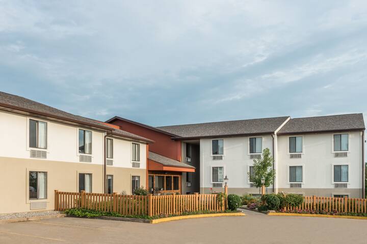Super 8 By Wyndham Columbia Clark Lane Hotels Mo 65202 2412