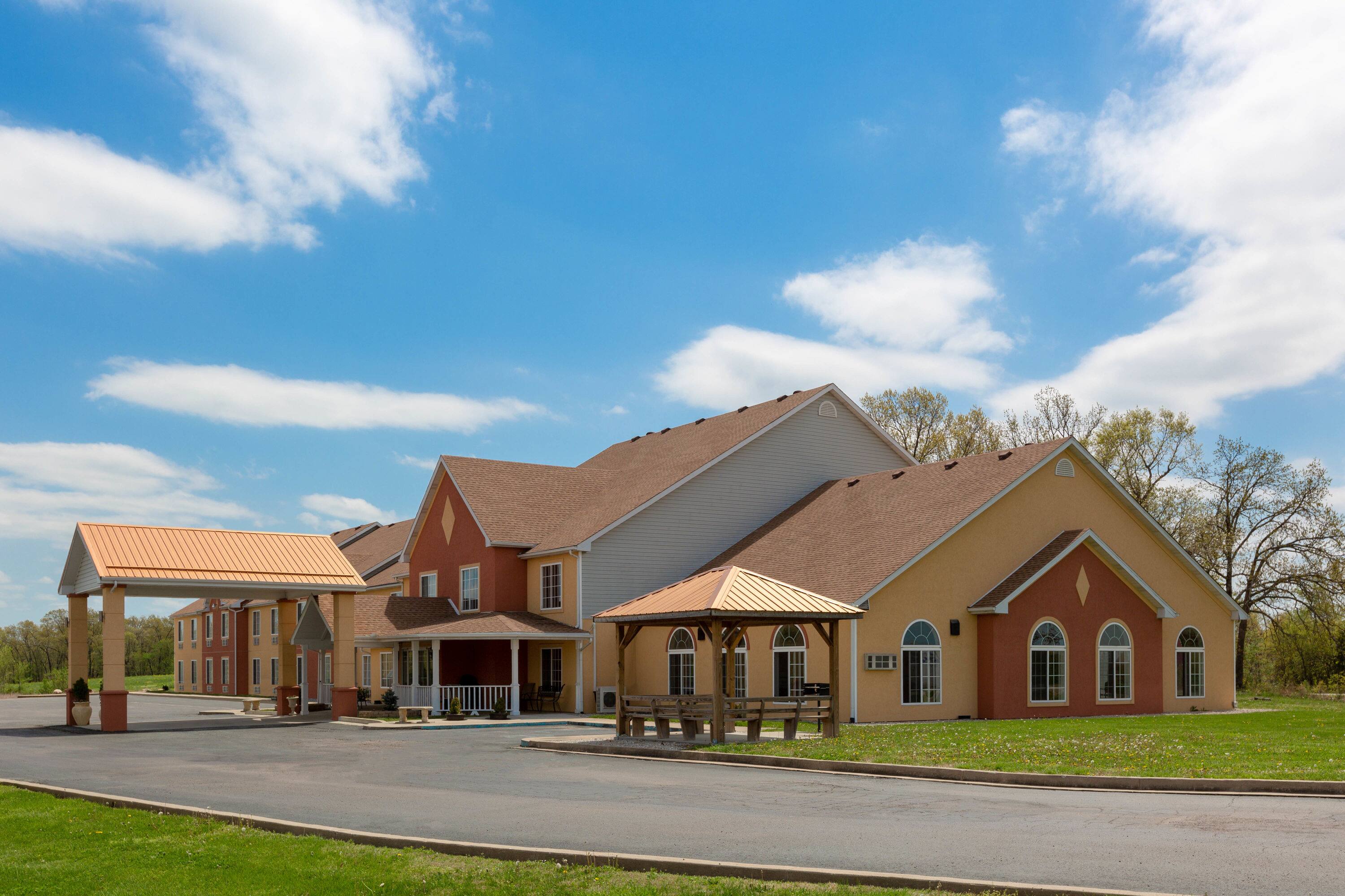 Super 8 by Wyndham Lake of the Ozarks Eldon, MO Hotels