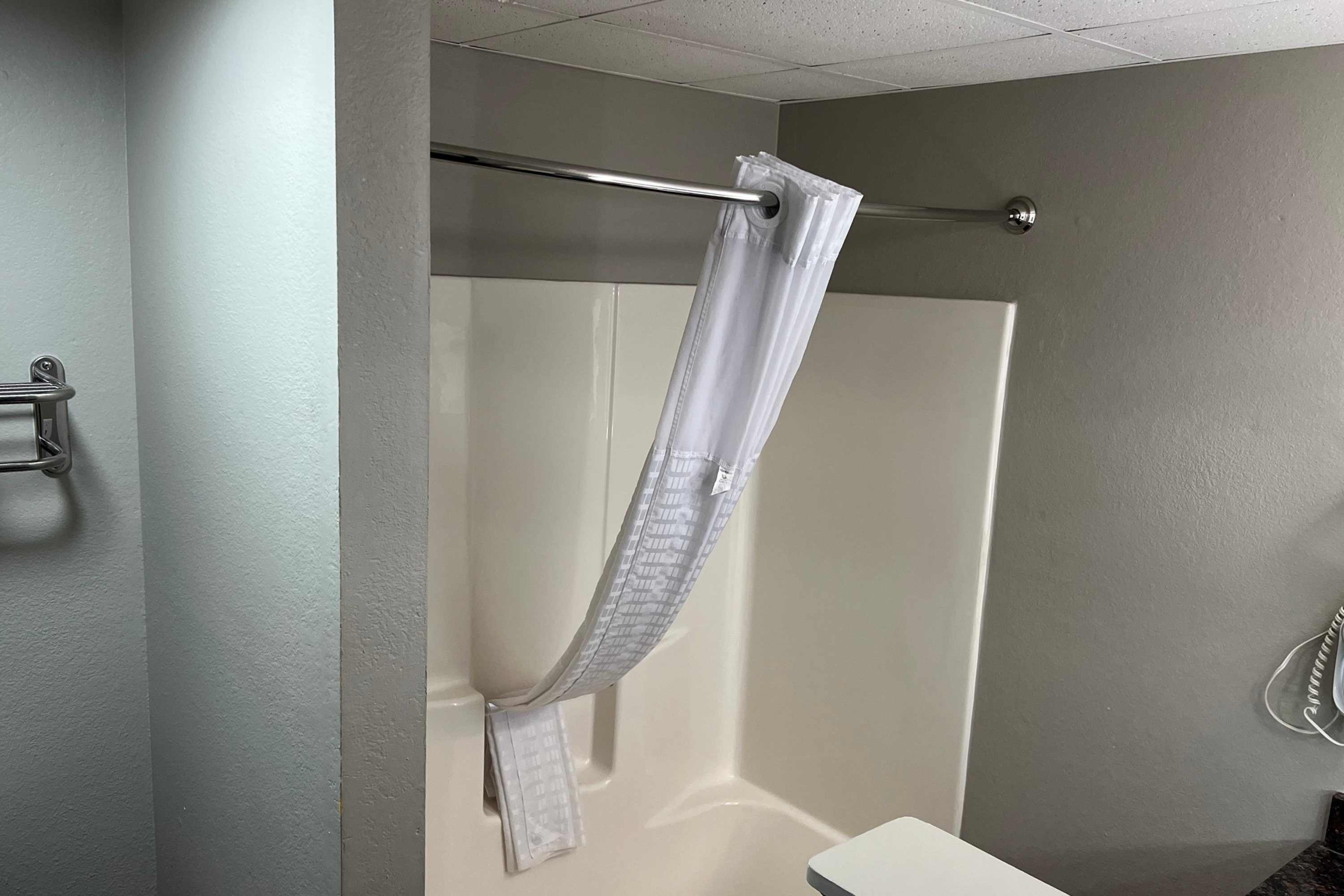 Guest room bath at the Super 8 by Wyndham Lake of the Ozarks in Eldon, Missouri