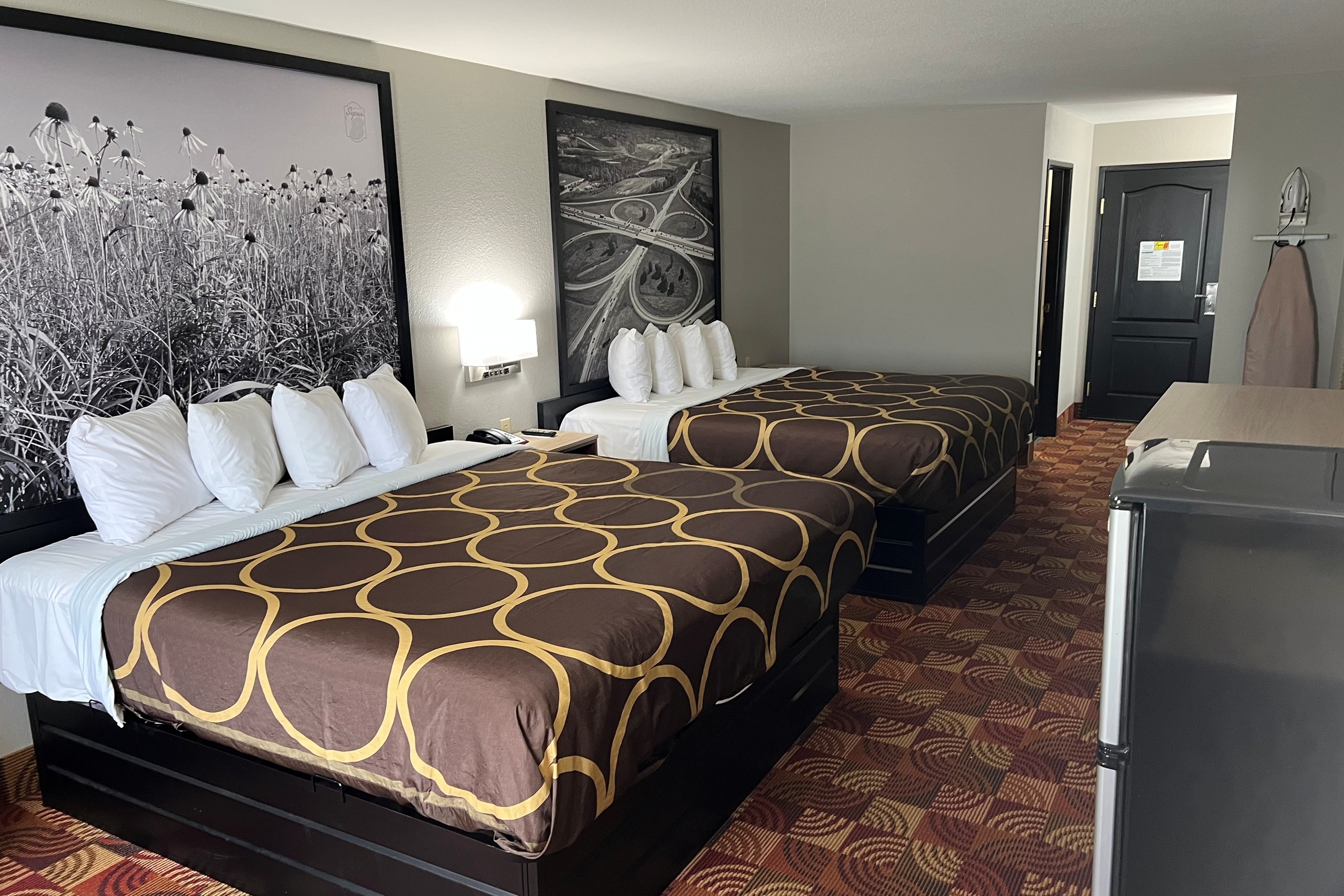 Guest room at the Super 8 by Wyndham Lake of the Ozarks in Eldon, Missouri