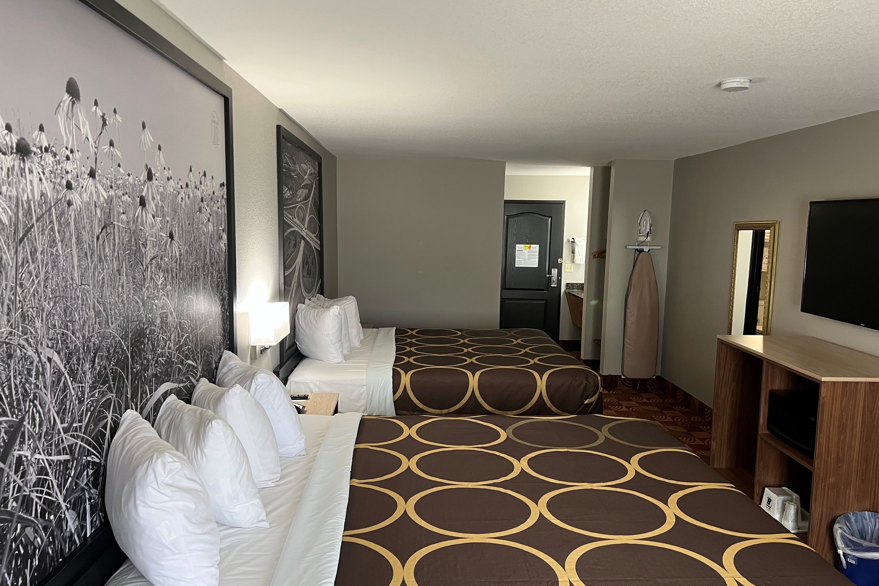 Guest room at the Super 8 by Wyndham Lake of the Ozarks in Eldon, Missouri