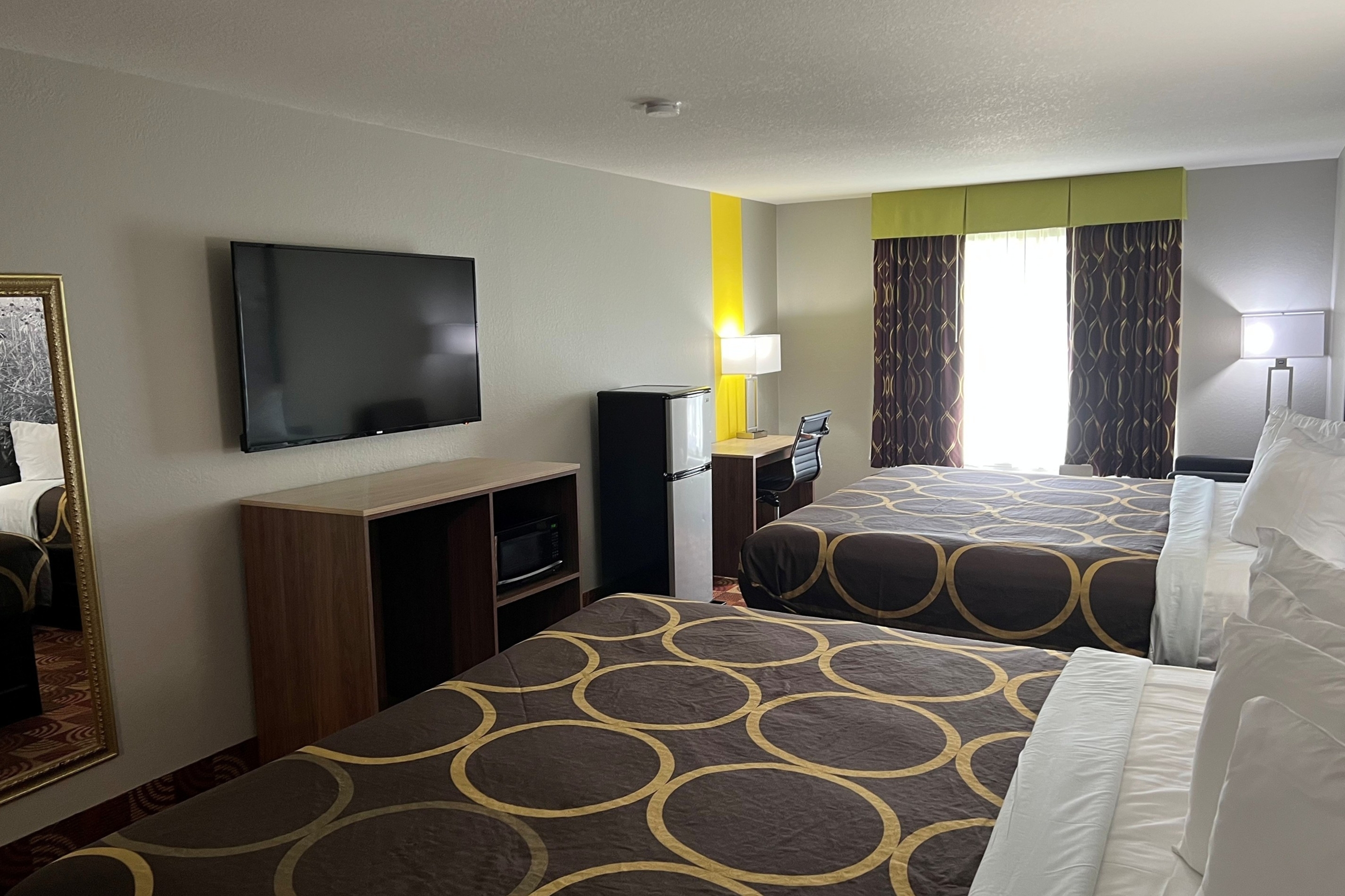 Guest room at the Super 8 by Wyndham Lake of the Ozarks in Eldon, Missouri