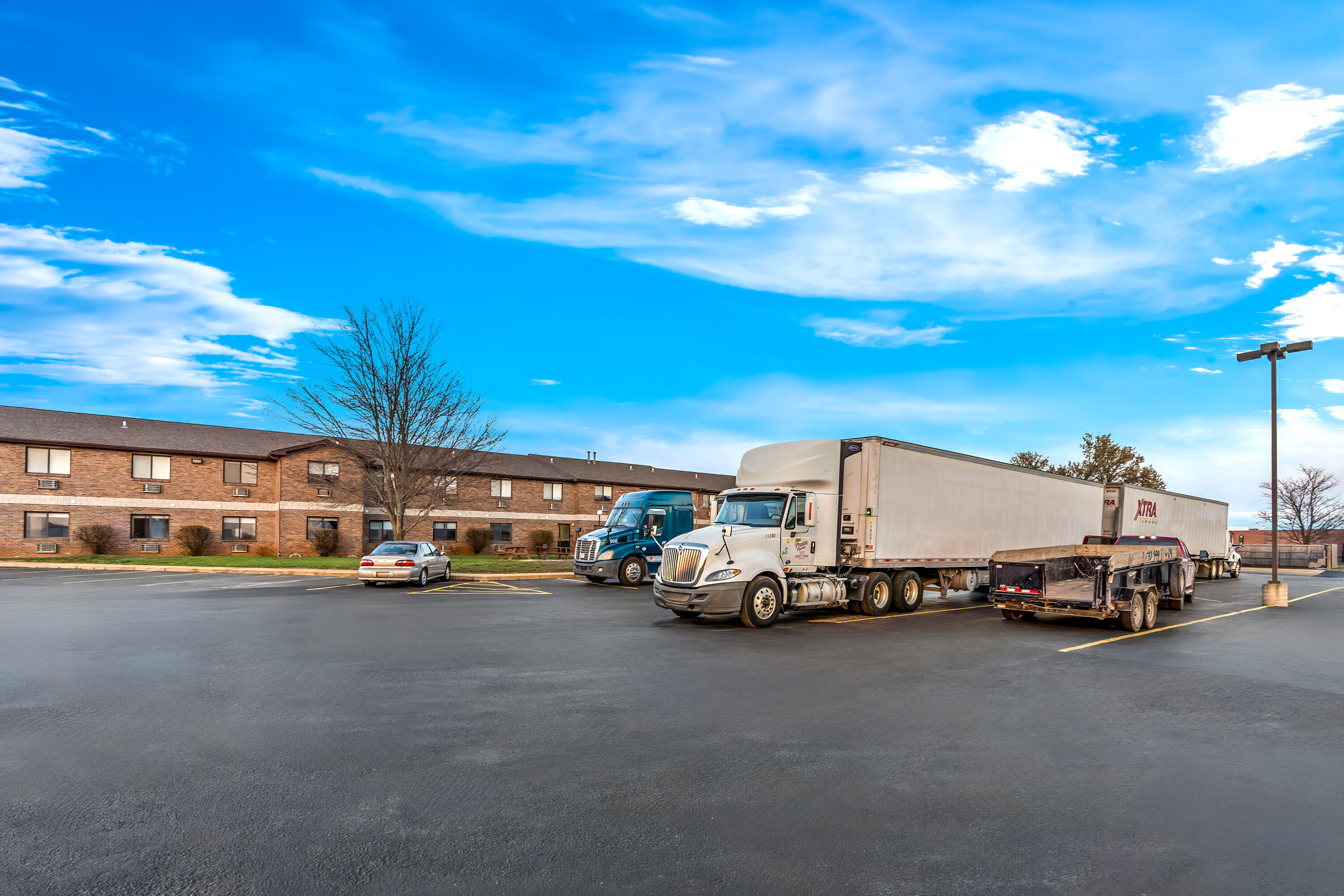 Exterior Day Image of Super 8 by Wyndham Farmington hotel in Farmington, Missouri