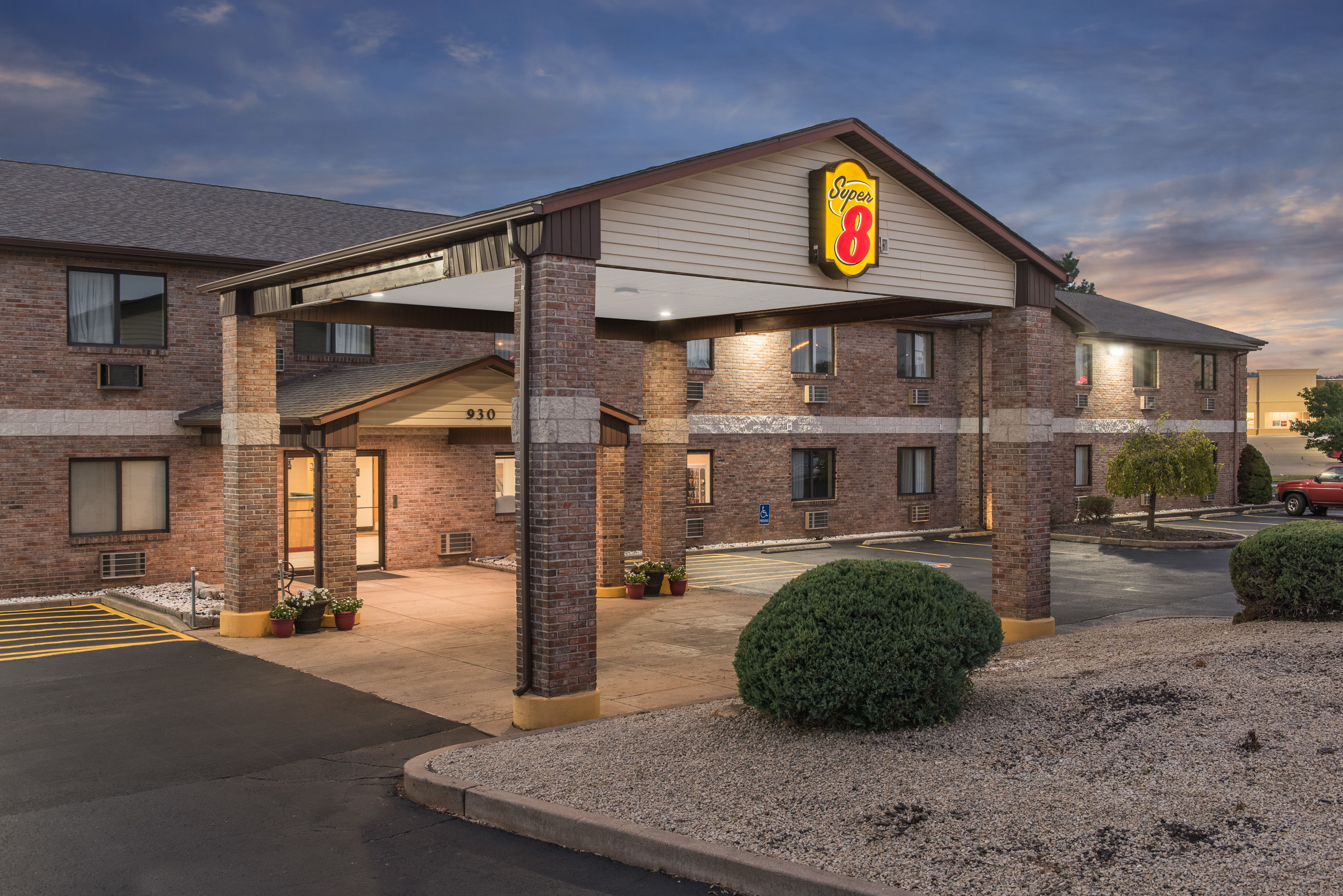 Super 8 By Wyndham Farmington Farmington Mo Hotels
