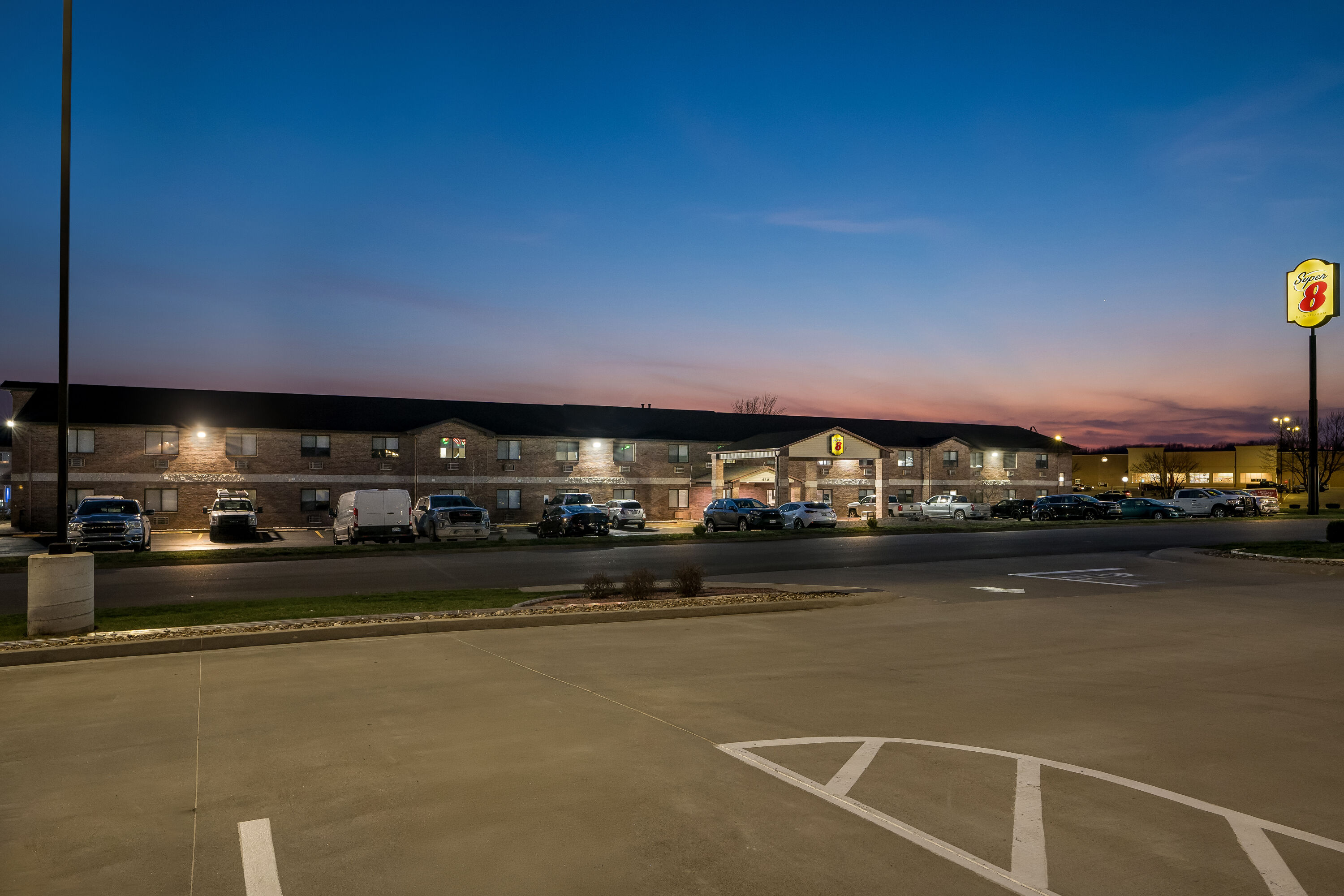 Exterior Night Image of Super 8 by Wyndham Farmington hotel in Farmington, Missouri