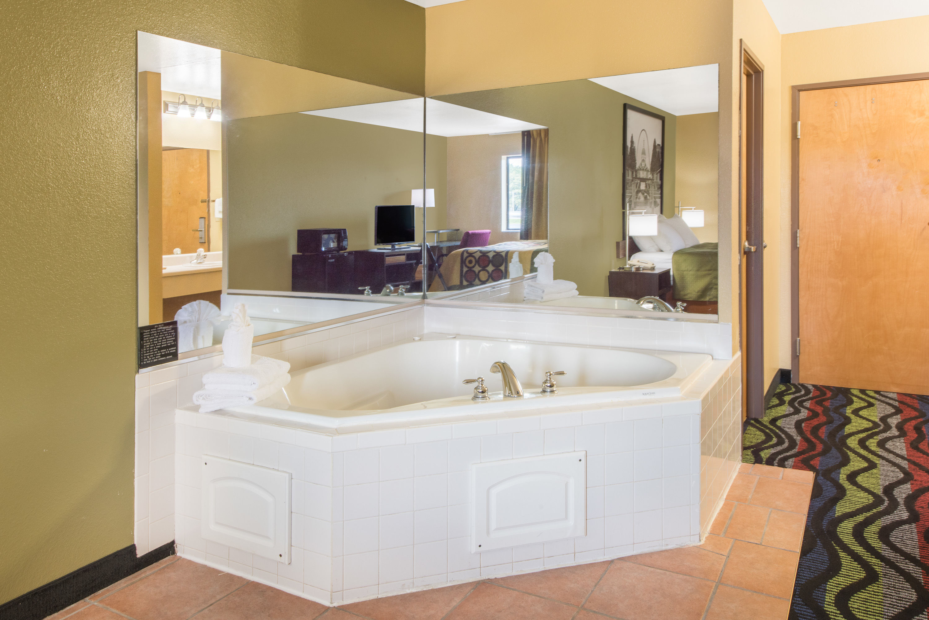 Guest room at the Super 8 by Wyndham Farmington in Farmington, Missouri