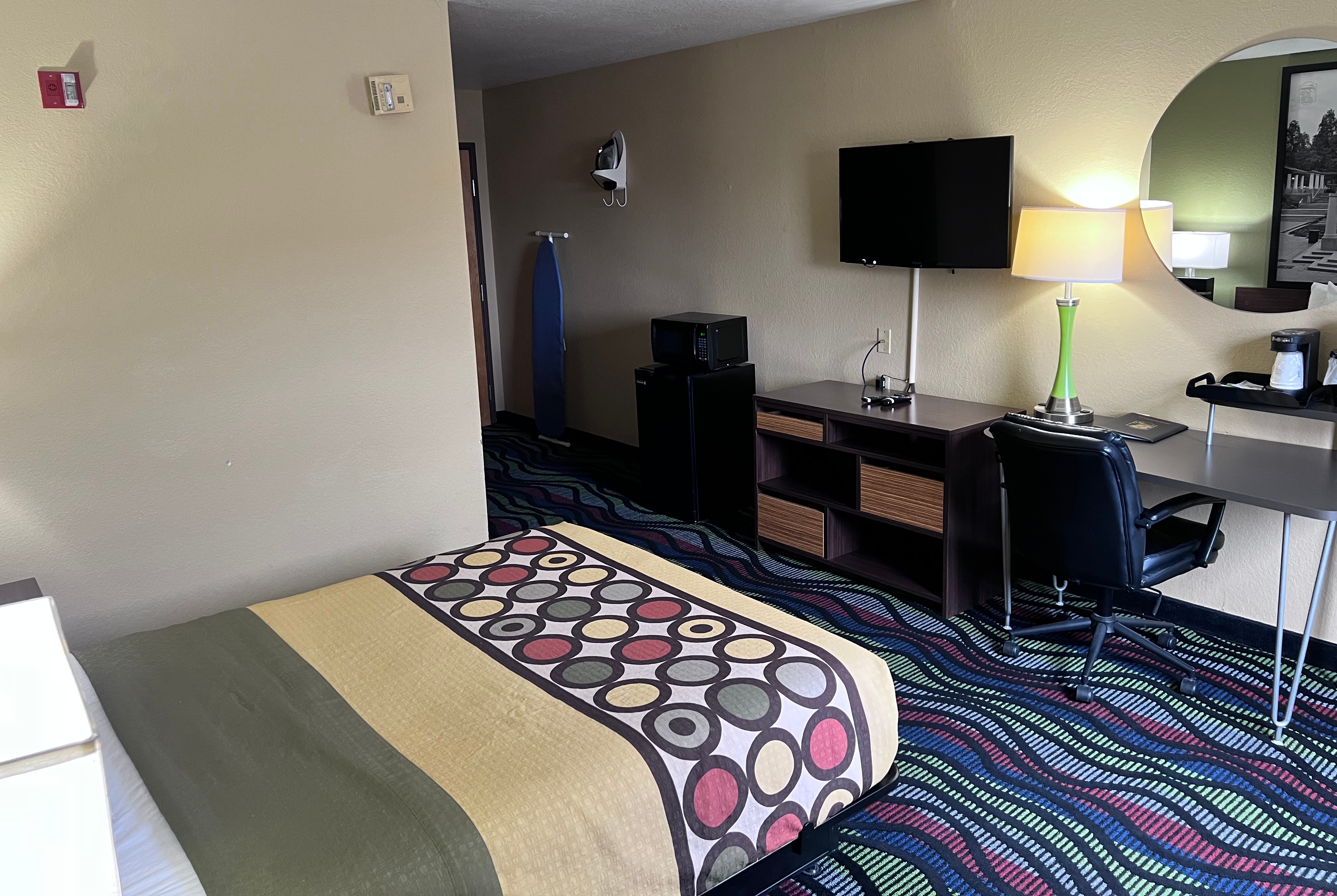 Guest room at the Super 8 by Wyndham Farmington in Farmington, Missouri