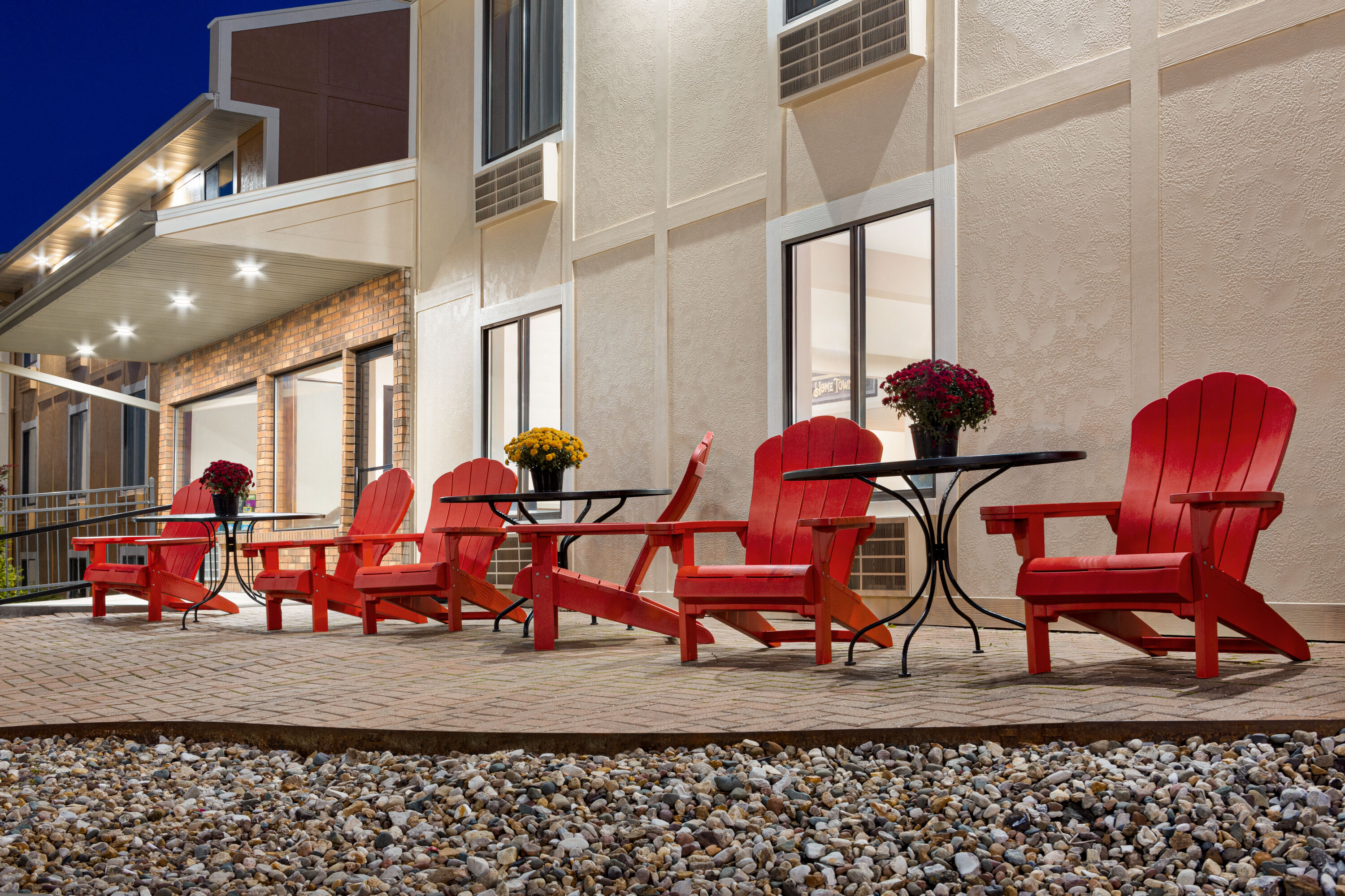 Exterior of Super 8 by Wyndham Hannibal hotel in Hannibal, Missouri