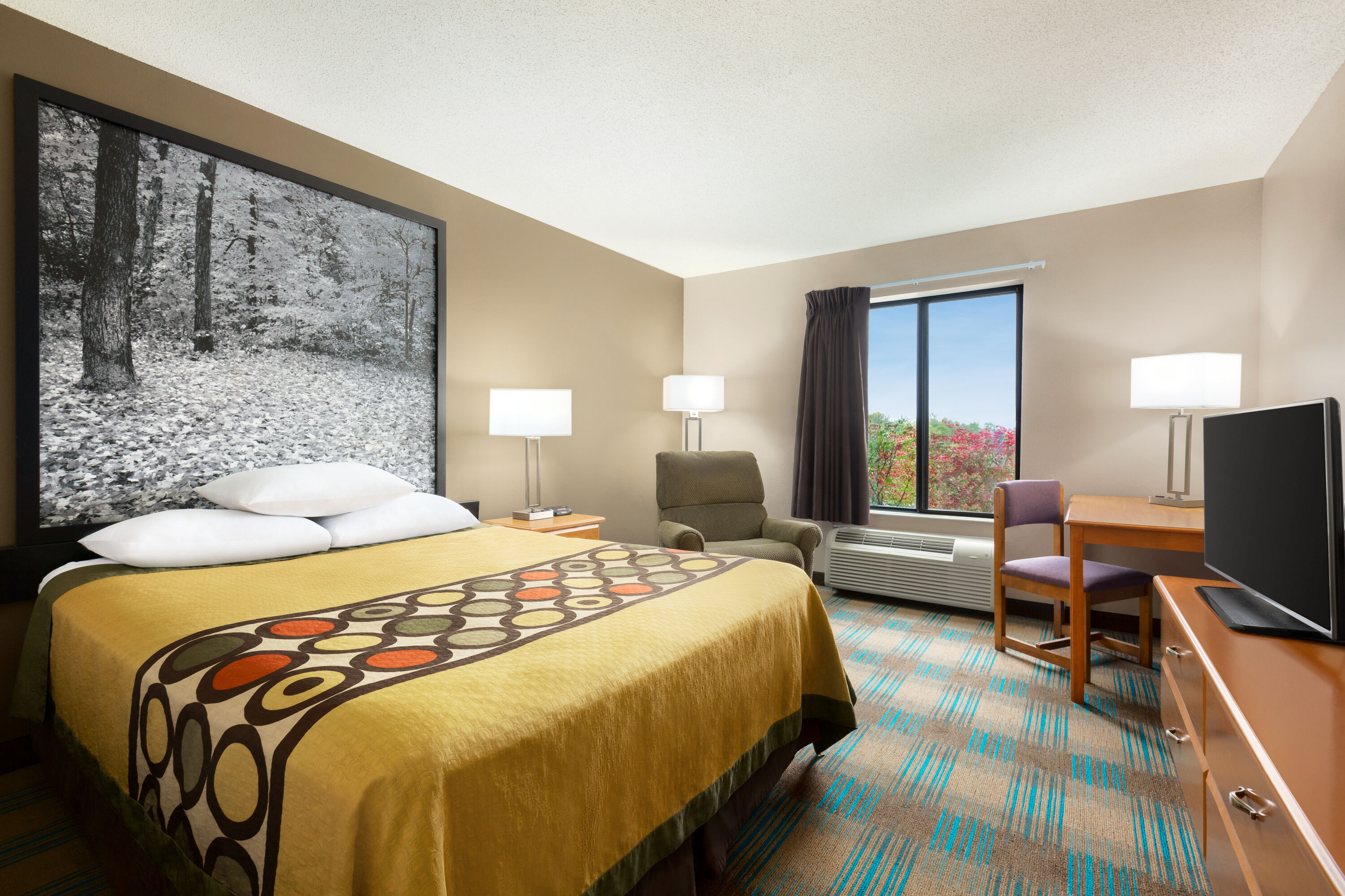 Guest room at the Super 8 by Wyndham Hannibal in Hannibal, Missouri