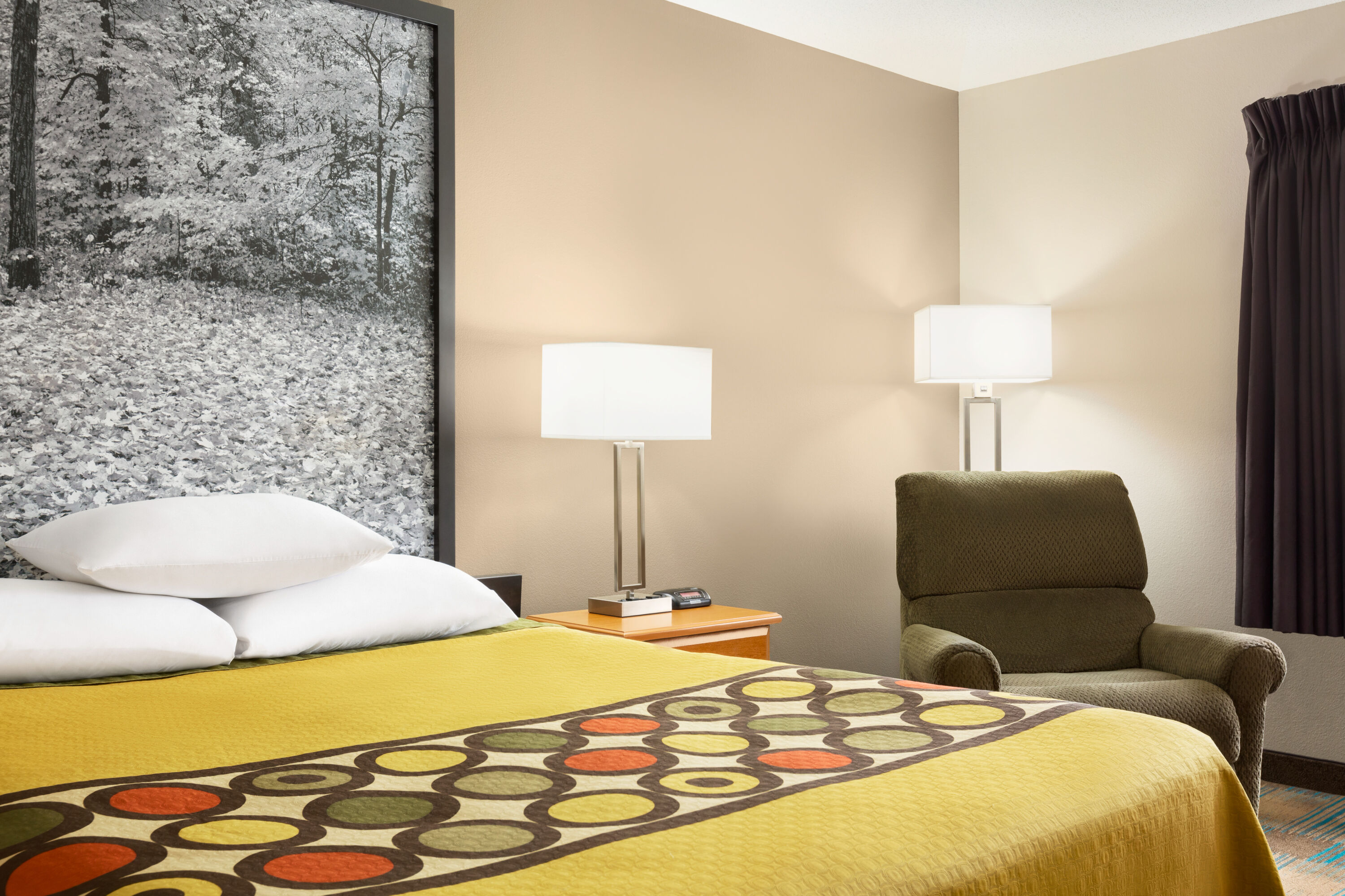 Guest room at the Super 8 by Wyndham Hannibal in Hannibal, Missouri