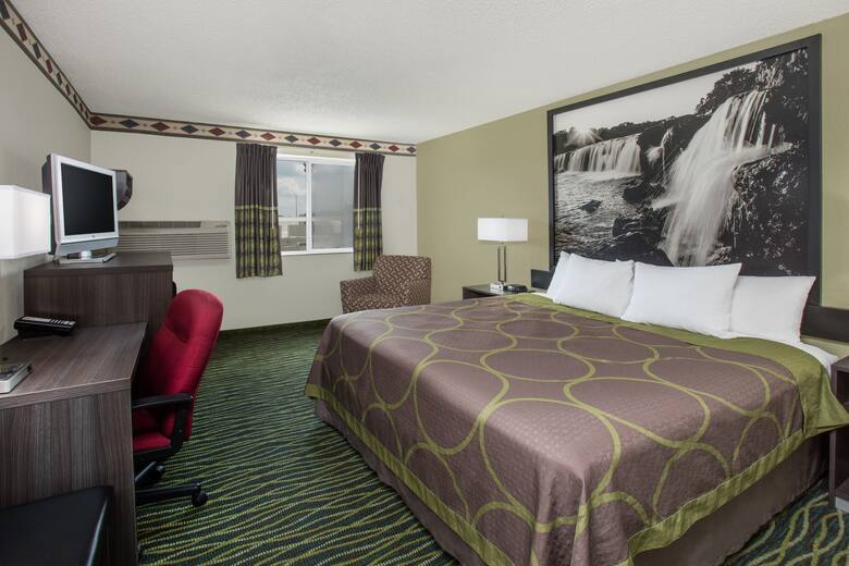 Guest room at the Super 8 Independence Kansas City in Independence, Missouri