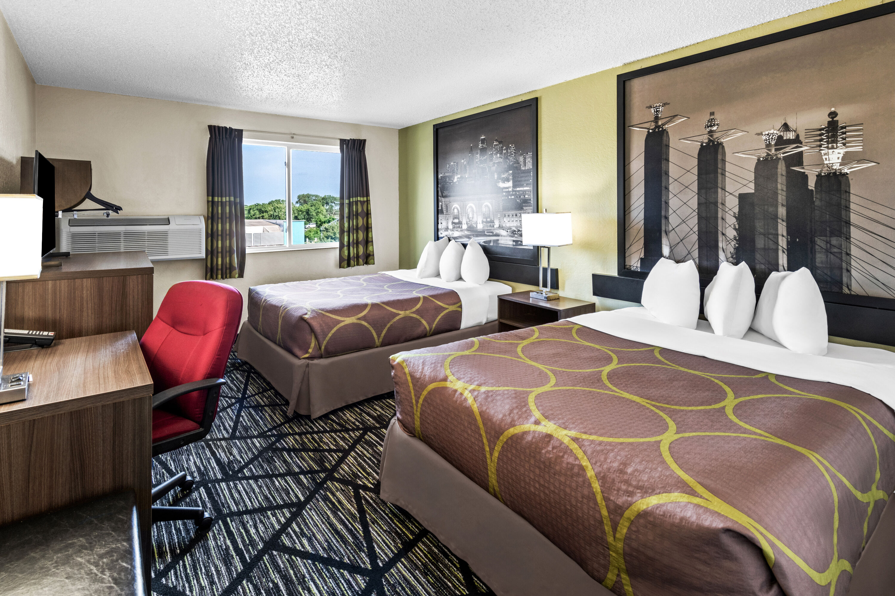 Double bed guest room at the Super 8 by Wyndham Independence Kansas City in Independence, Missouri