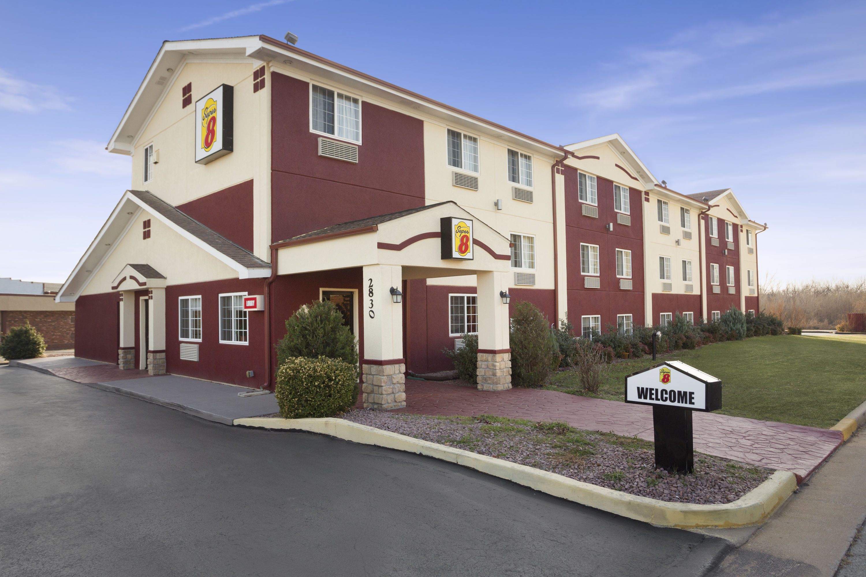 Super 8 by Wyndham Joplin | Joplin, MO Hotels