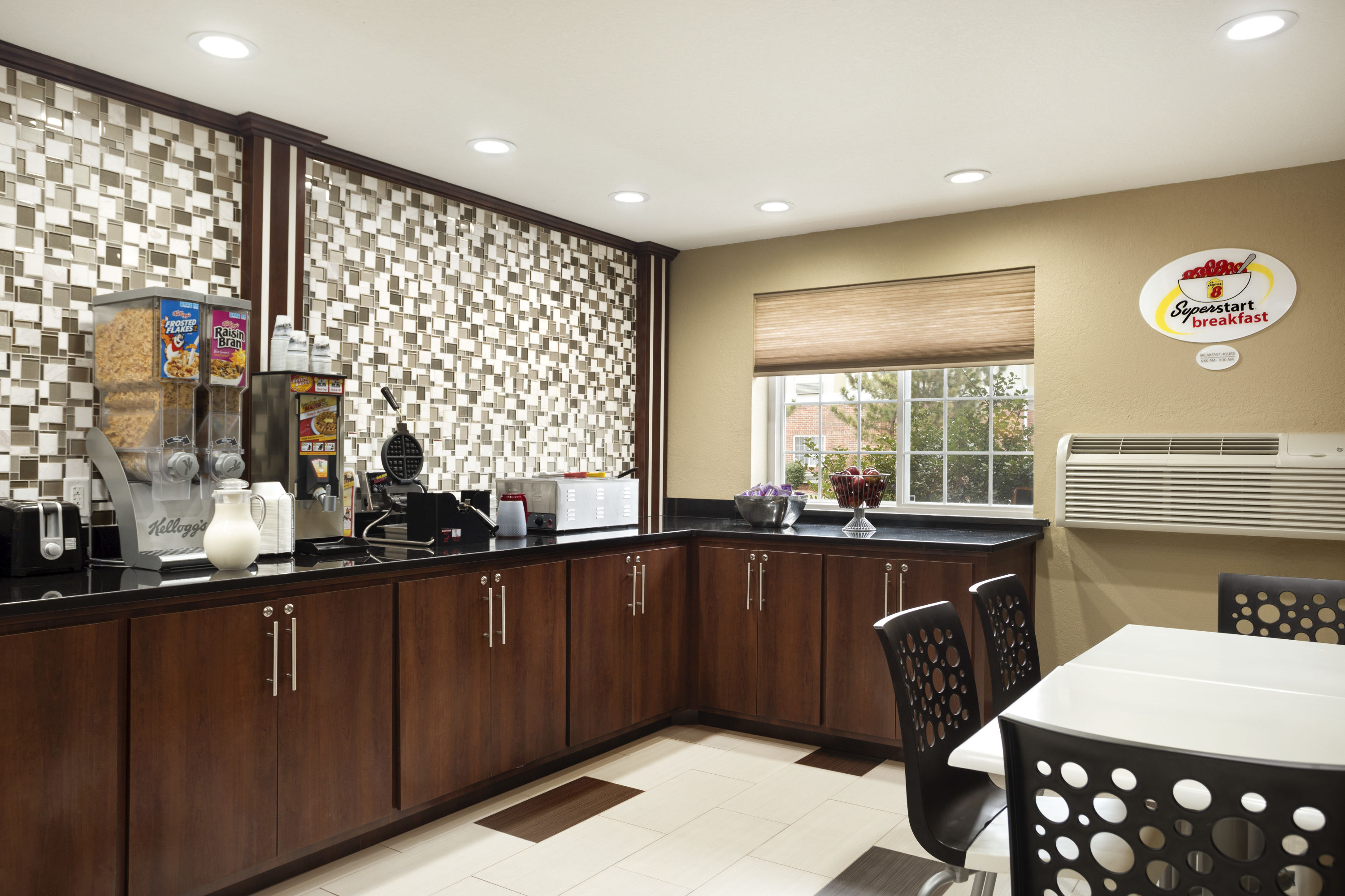 Super 8 by Wyndham Joplin restaurant in Joplin, Missouri