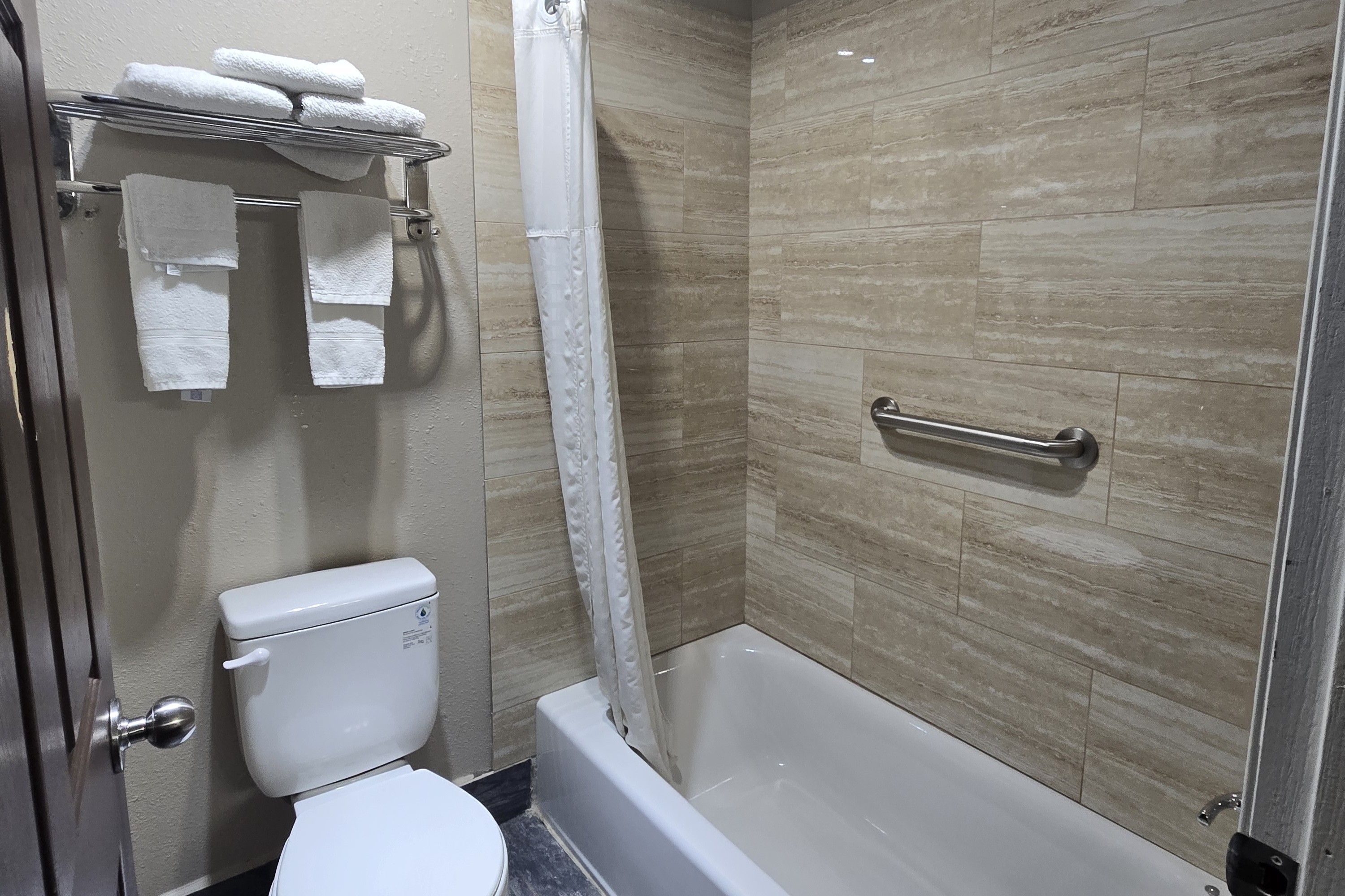 Guest room bath at the Super 8 by Wyndham Kansas City in Kansas City, Missouri