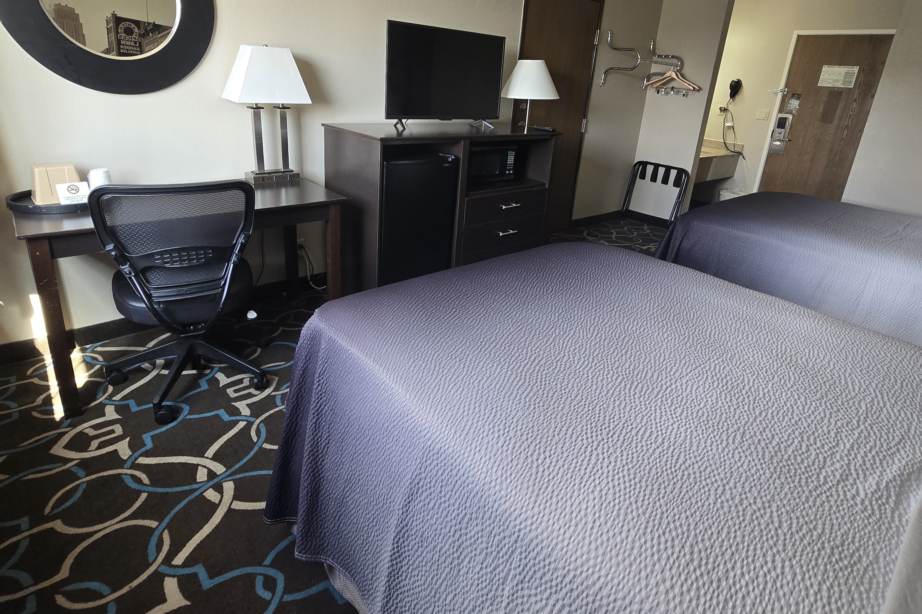 Guest room at the Super 8 by Wyndham Kansas City in Kansas City, Missouri