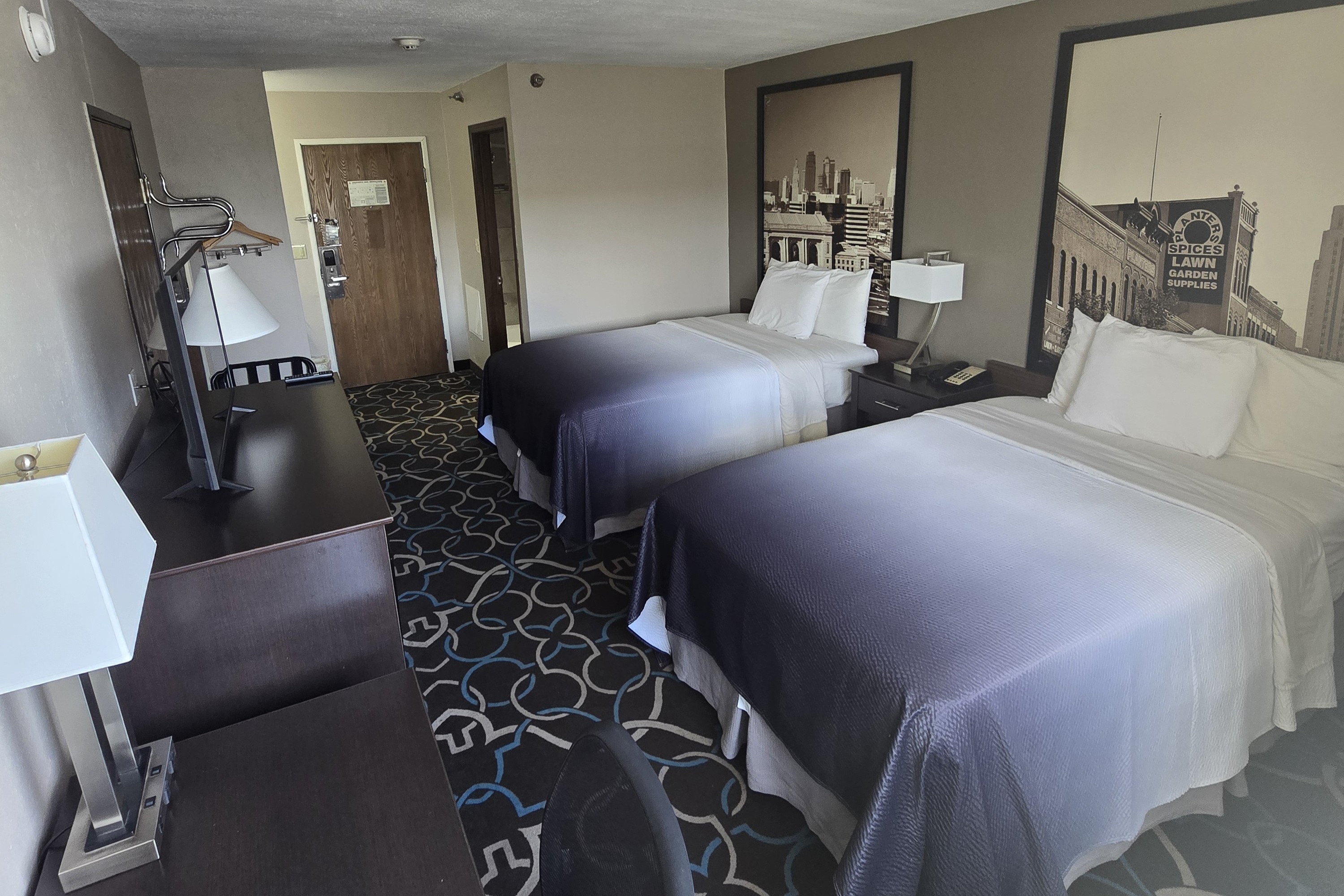 Guest room at the Super 8 by Wyndham Kansas City in Kansas City, Missouri