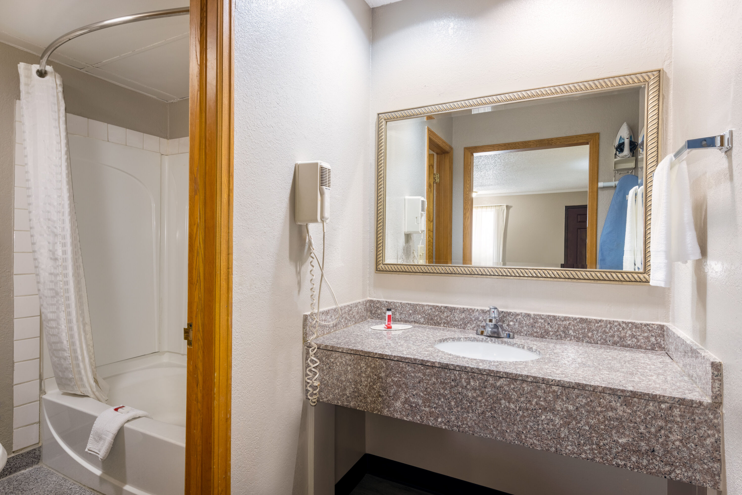 Guest room bath at the Super 8 by Wyndham Kansas City Airport North in Kansas City, Missouri