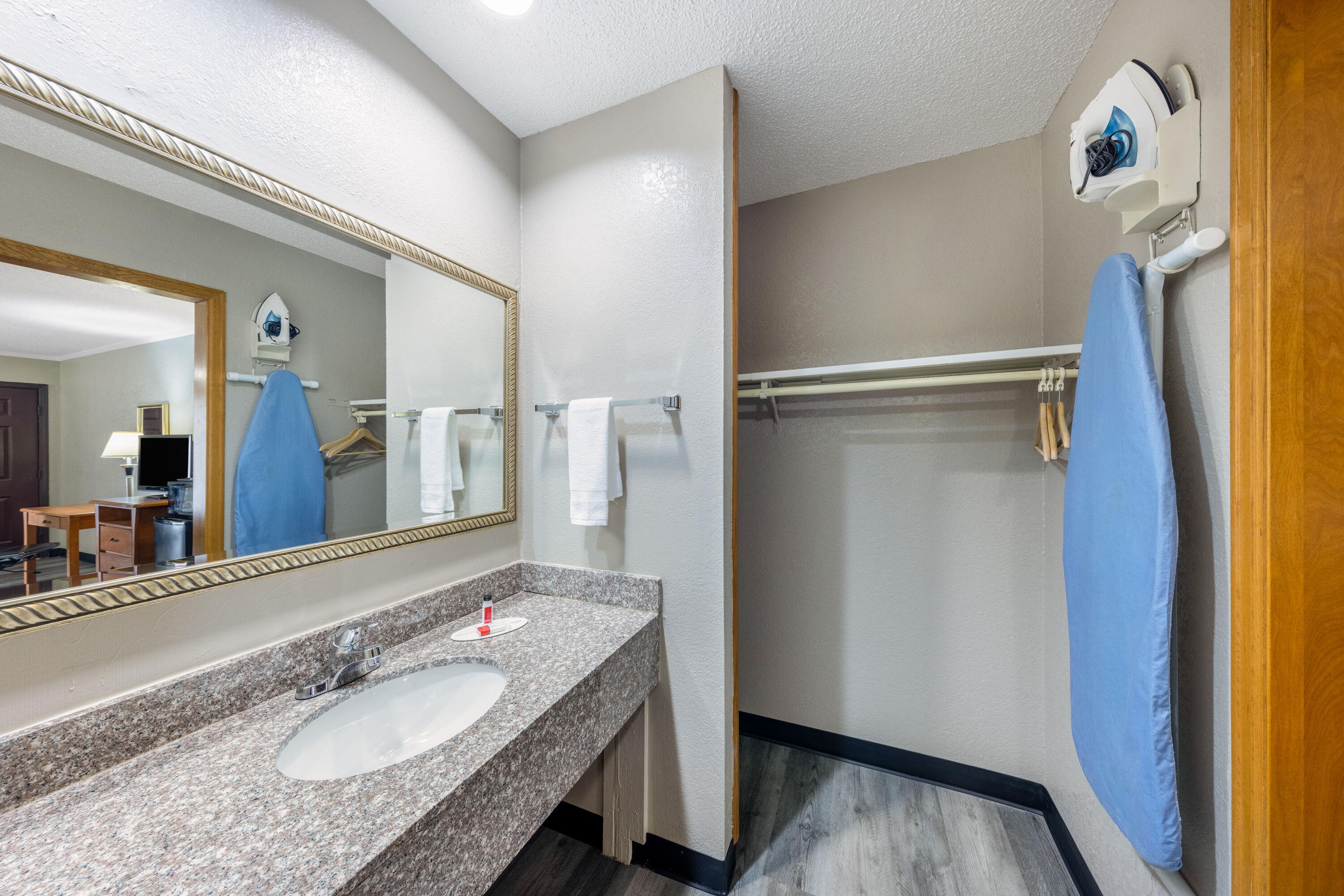 Guest room bath at the Super 8 by Wyndham Kansas City Airport North in Kansas City, Missouri