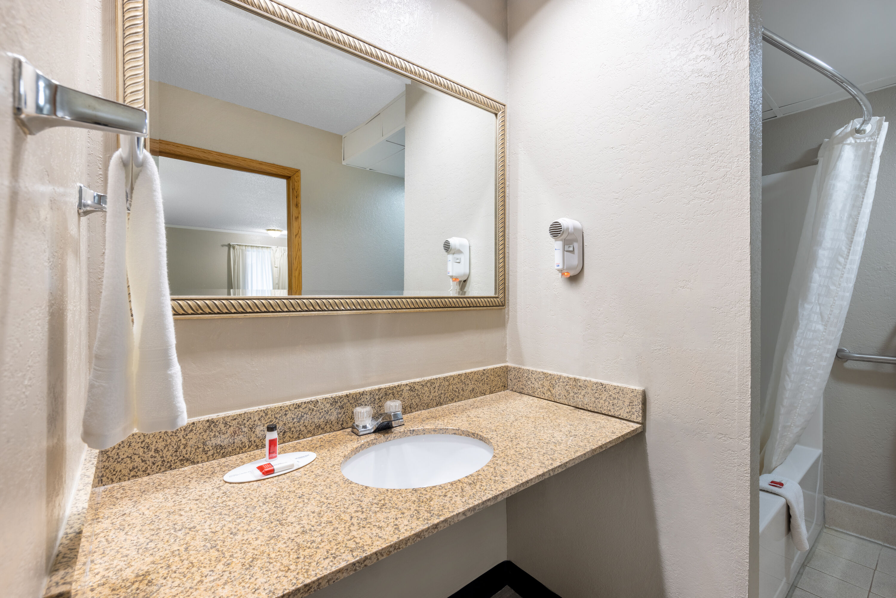 Guest room bath at the Super 8 by Wyndham Kansas City Airport North in Kansas City, Missouri