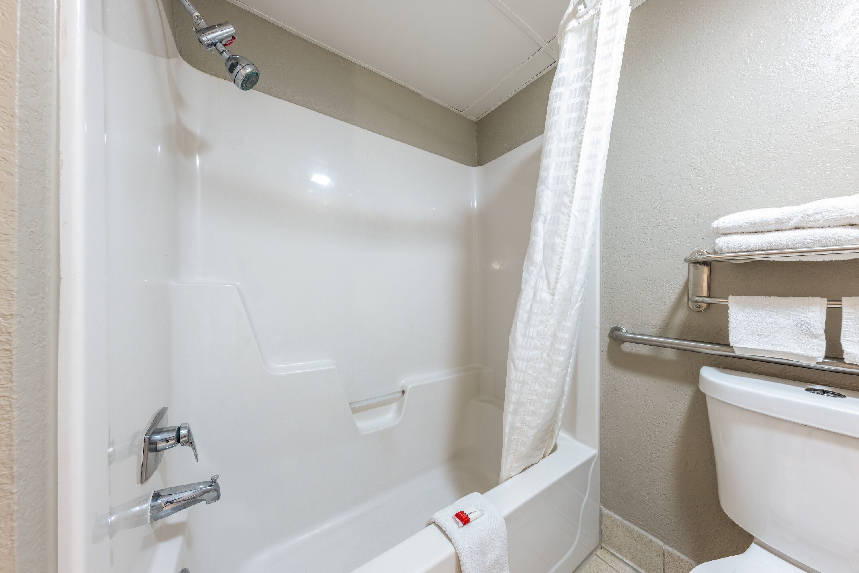 Guest room bath at the Super 8 by Wyndham Kansas City Airport North in Kansas City, Missouri