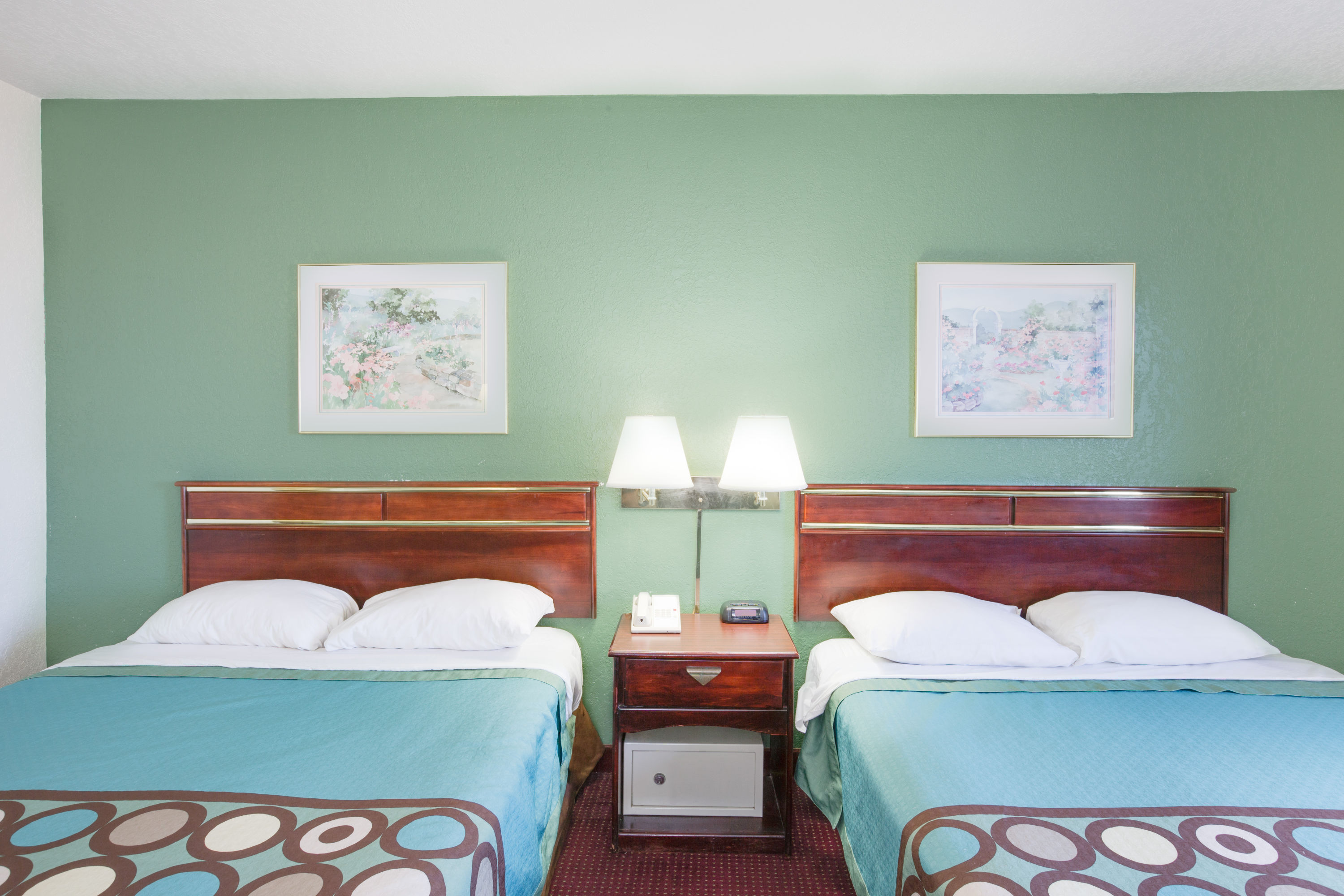 Guest room at the Super 8 by Wyndham Kennett in Kennett, Missouri