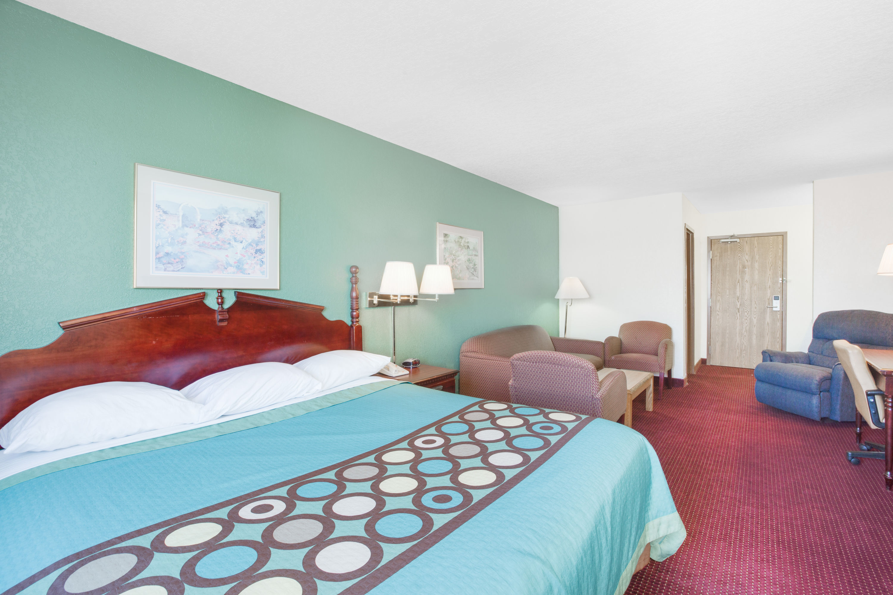 Guest room at the Super 8 by Wyndham Kennett in Kennett, Missouri