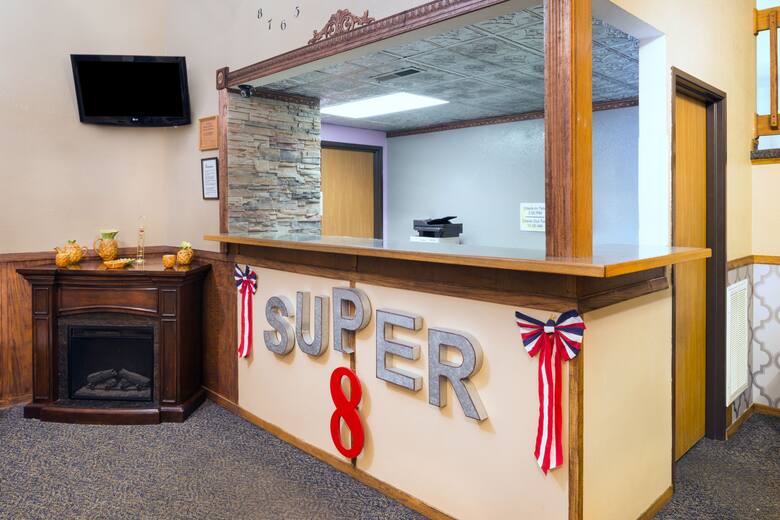 Super 8 Kingdom City hotel lobby in Kingdom City, Missouri