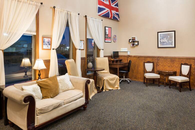 Super 8 Kingdom City hotel lobby in Kingdom City, Missouri
