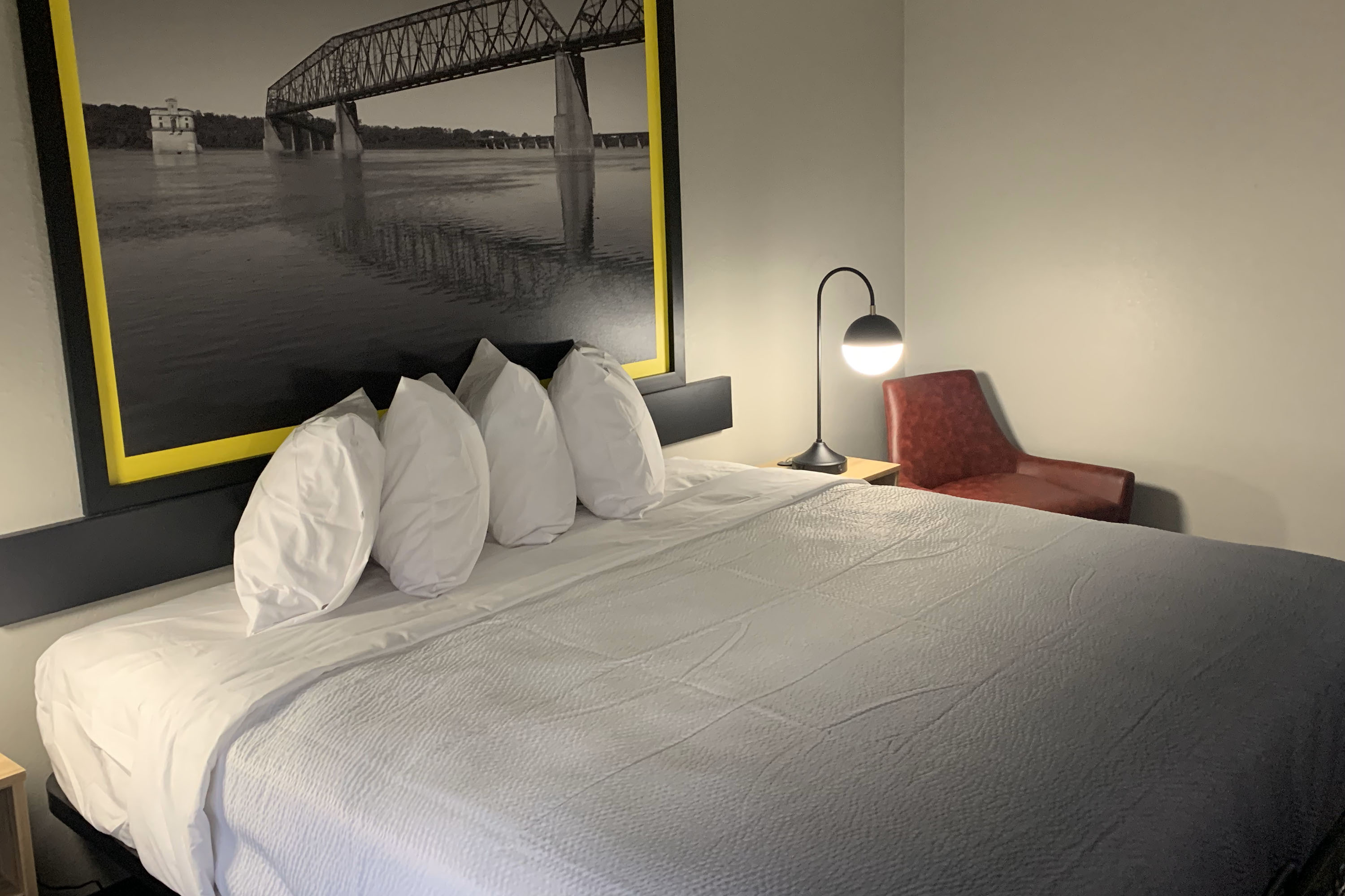 Guest room at the Super 8 by Wyndham Kirksville University Area in Kirksville, Missouri