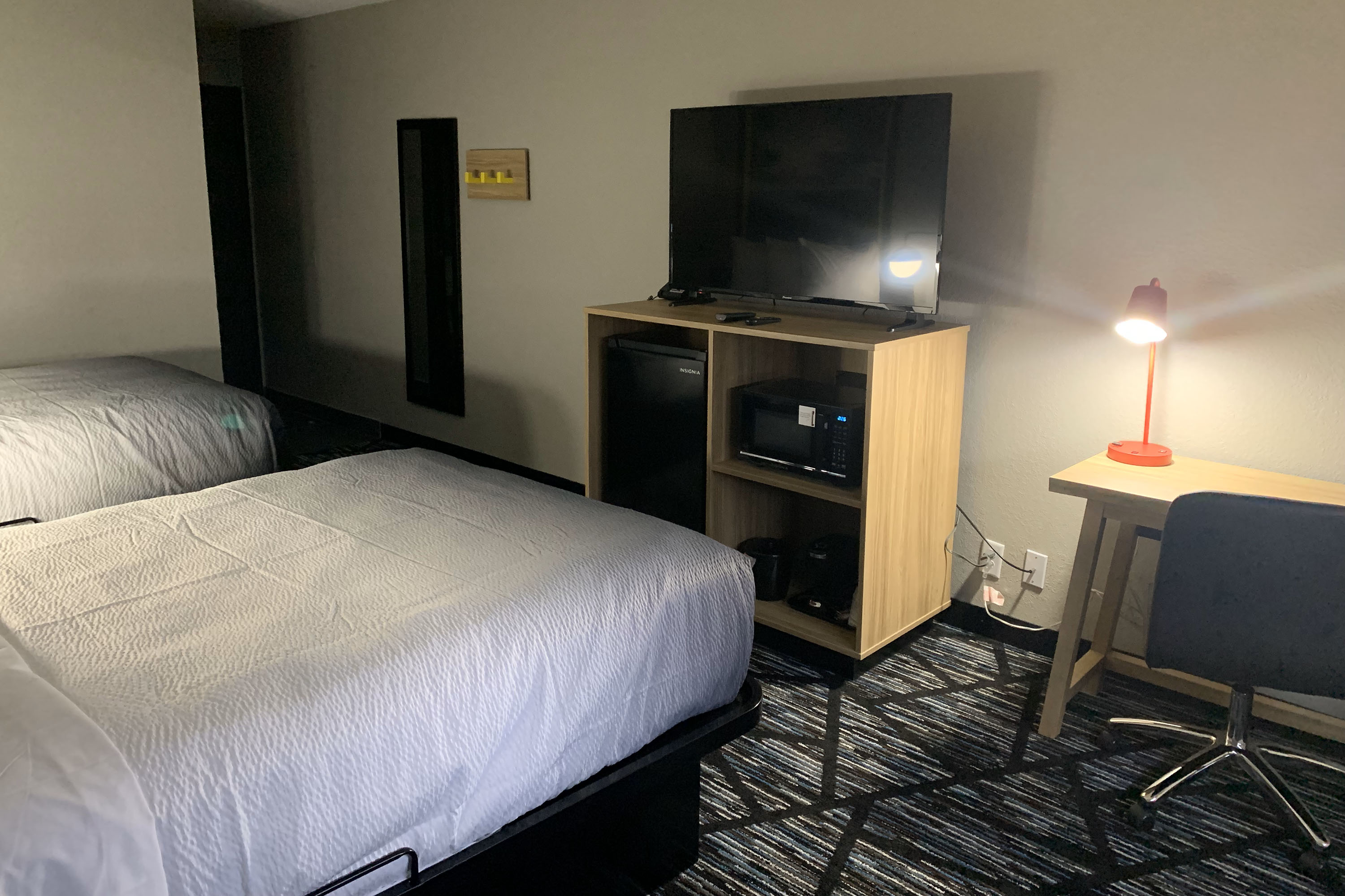 Guest room at the Super 8 by Wyndham Kirksville University Area in Kirksville, Missouri