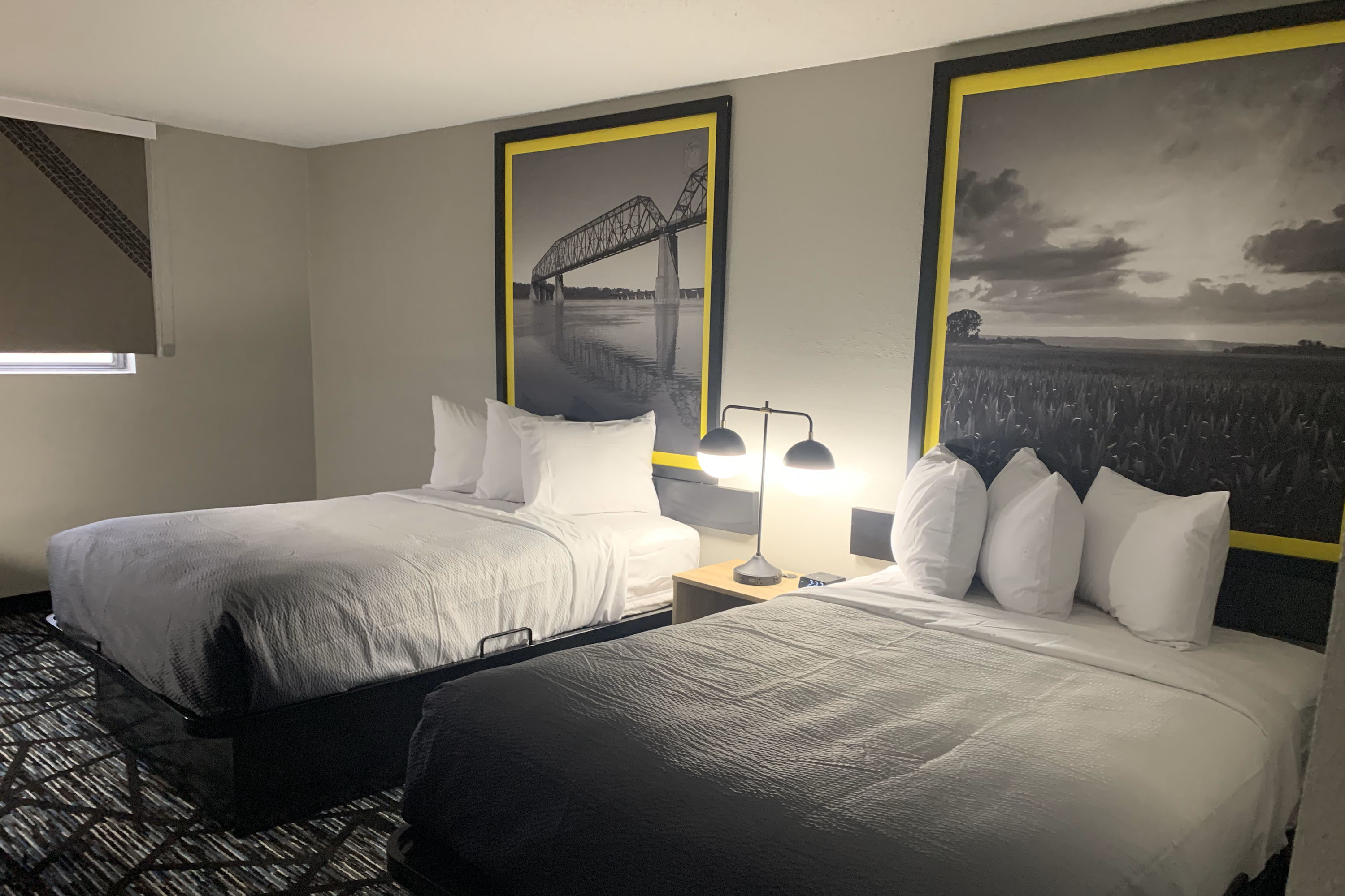 Guest room at the Super 8 by Wyndham Kirksville University Area in Kirksville, Missouri