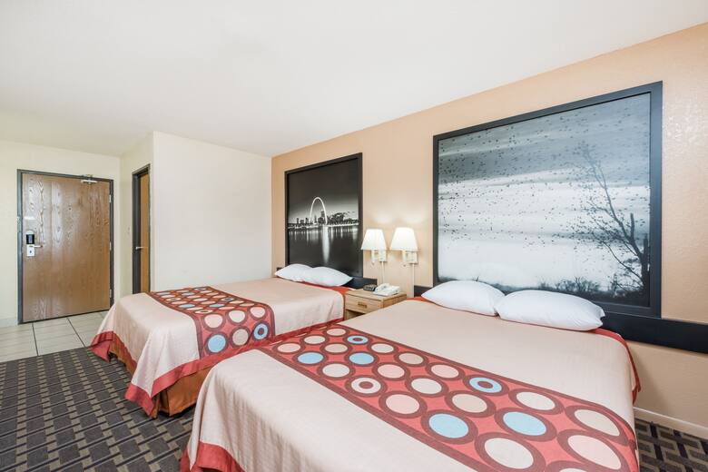 Guest room at the Super 8 Lebanon in Lebanon, Missouri