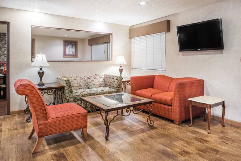 Super 8 Lebanon hotel lobby in Lebanon, Missouri