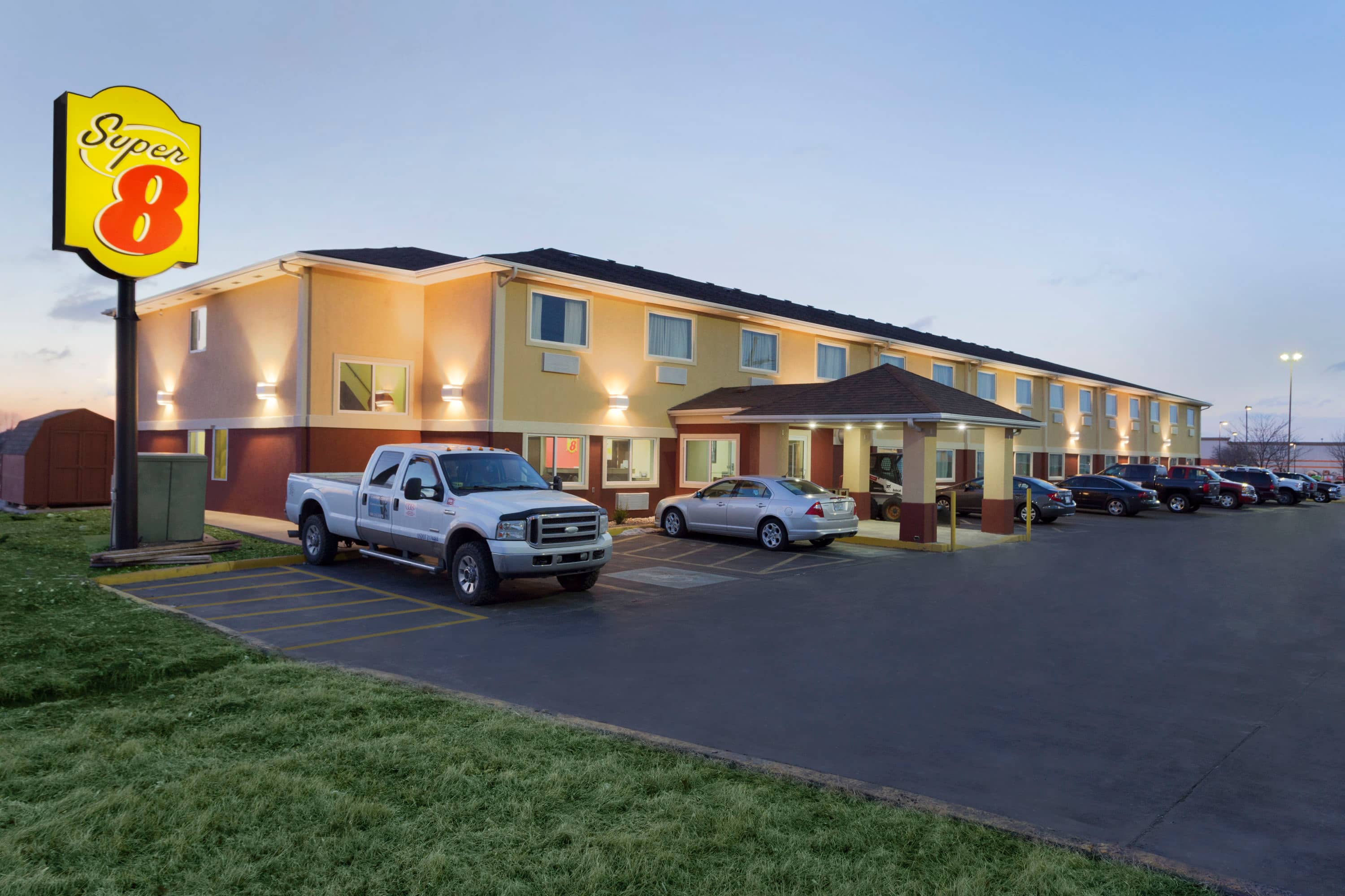 Super 8 by Wyndham Lees Summit | Lees Summit, MO Hotels