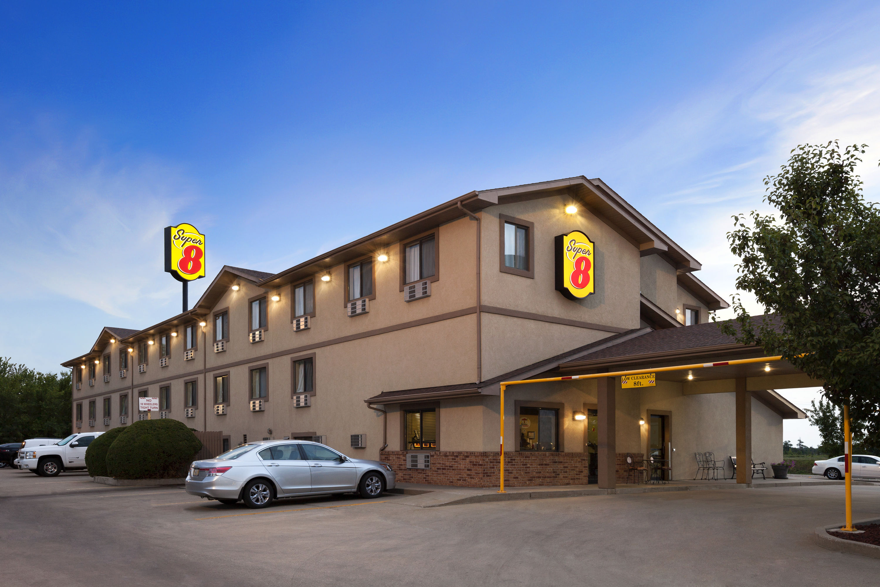 Super 8 By Wyndham Macon Macon Mo Hotels