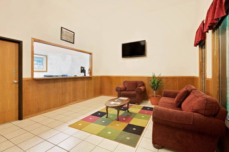 Super 8 Marshall hotel lobby in Marshall, Missouri
