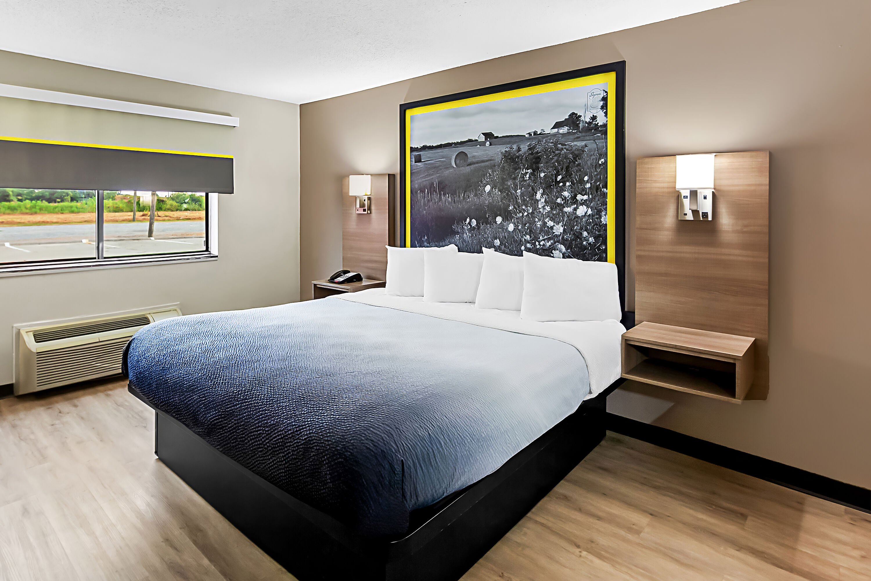 Queen bed guest room at the Super 8 by Wyndham Marston in Marston, Missouri