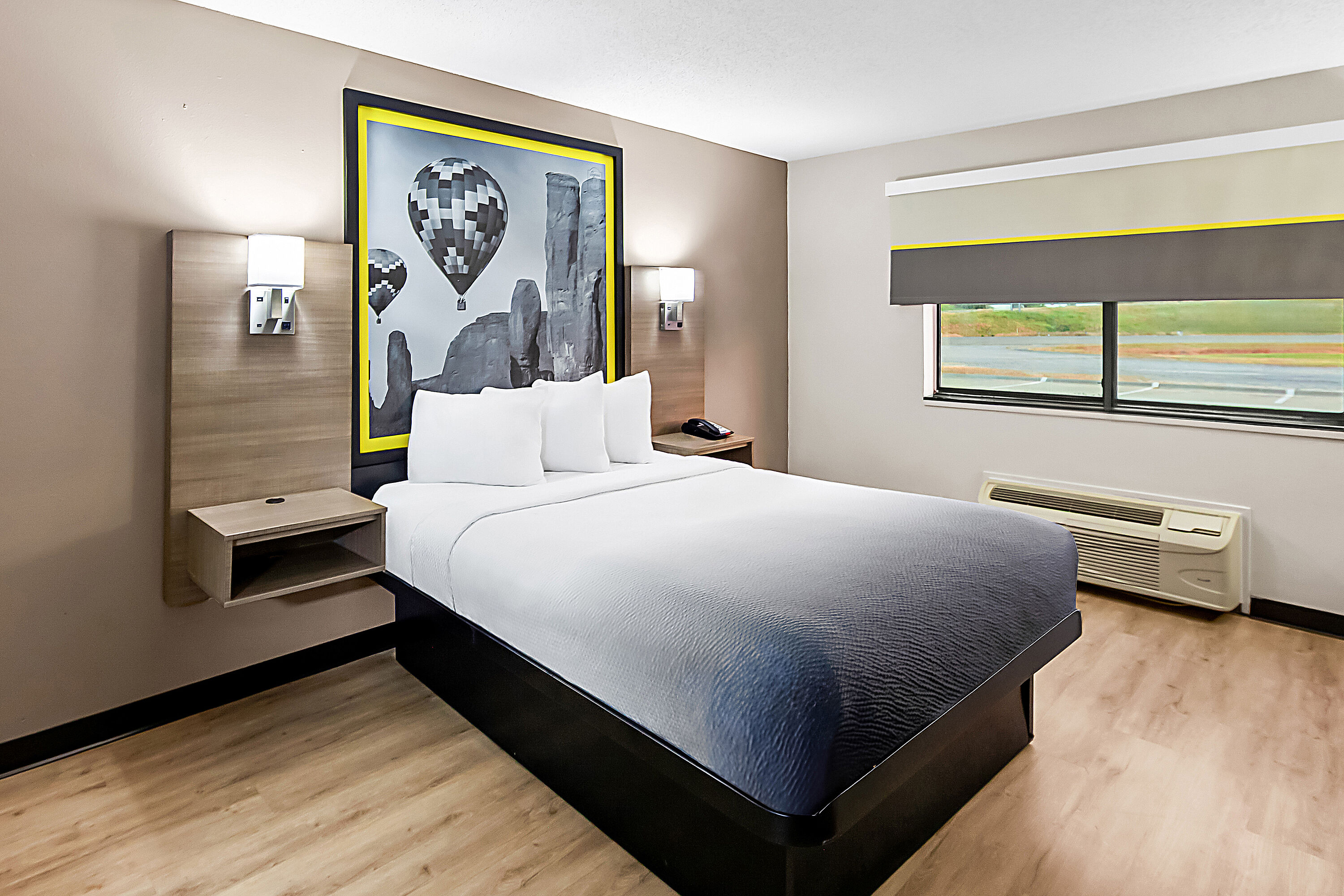 Queen bed guest room at the Super 8 by Wyndham Marston in Marston, Missouri