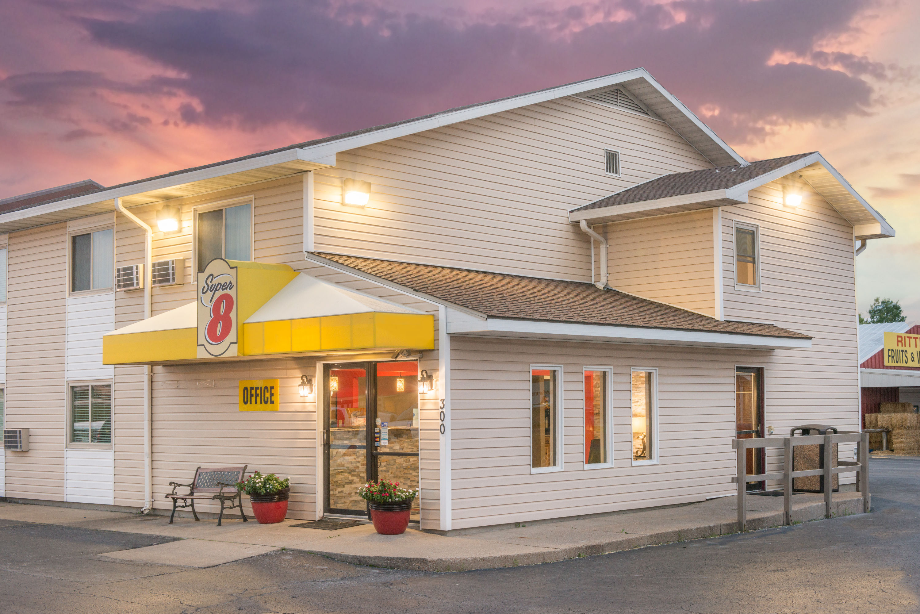Exterior Dusk Image of Super 8 by Wyndham Moberly MO hotel in Moberly, Missouri