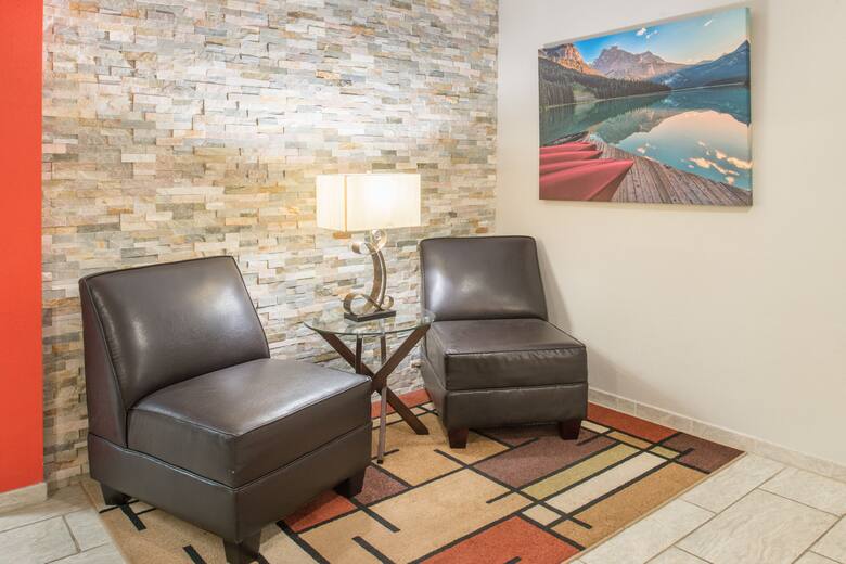Super 8 By Wyndham Moberly Mo Hotels 65270 Super 8 By Wyndham Moberly Mo Hotel Lobby In Missouri