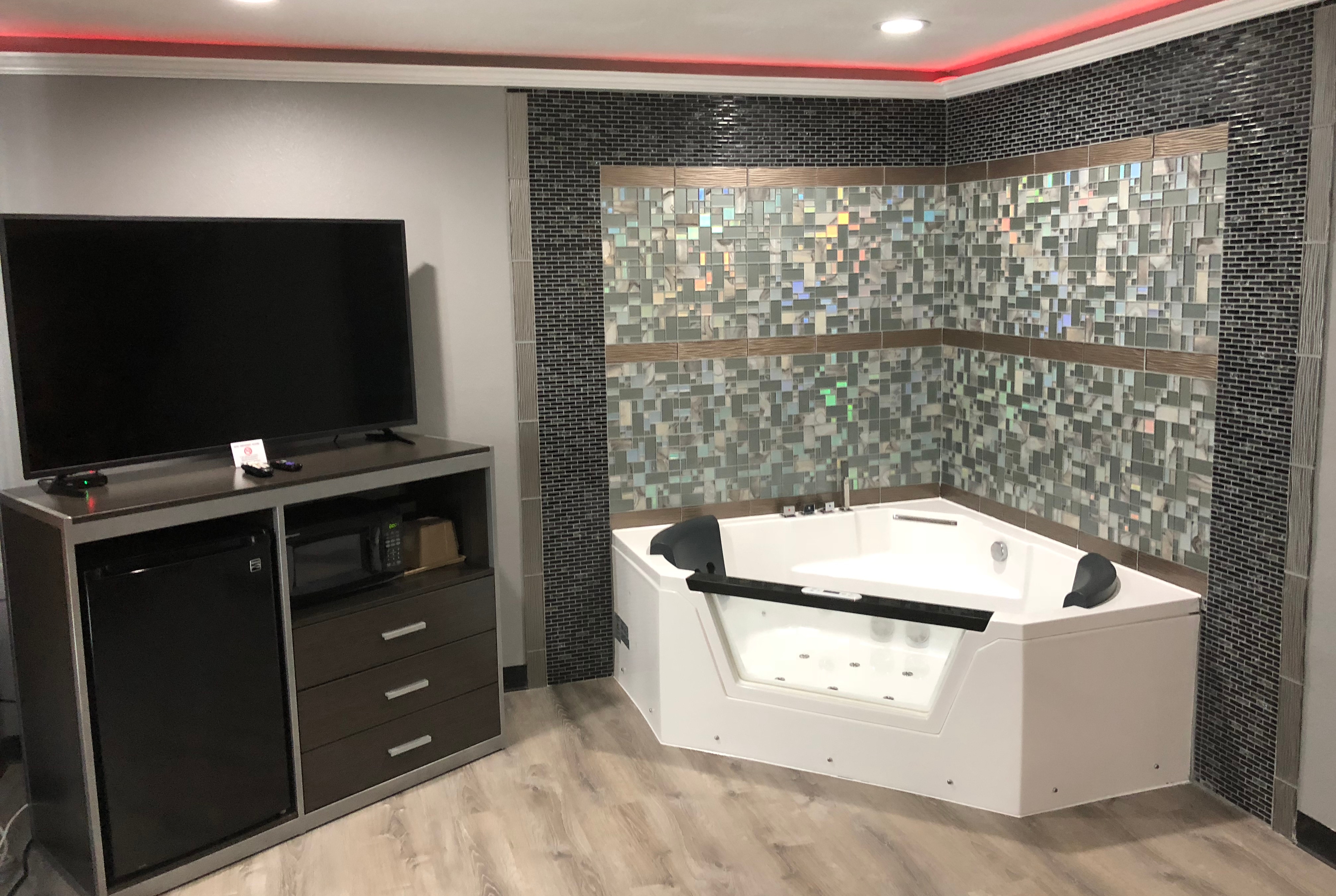 Super 8 by Wyndham Moberly MO suite in Moberly, Missouri