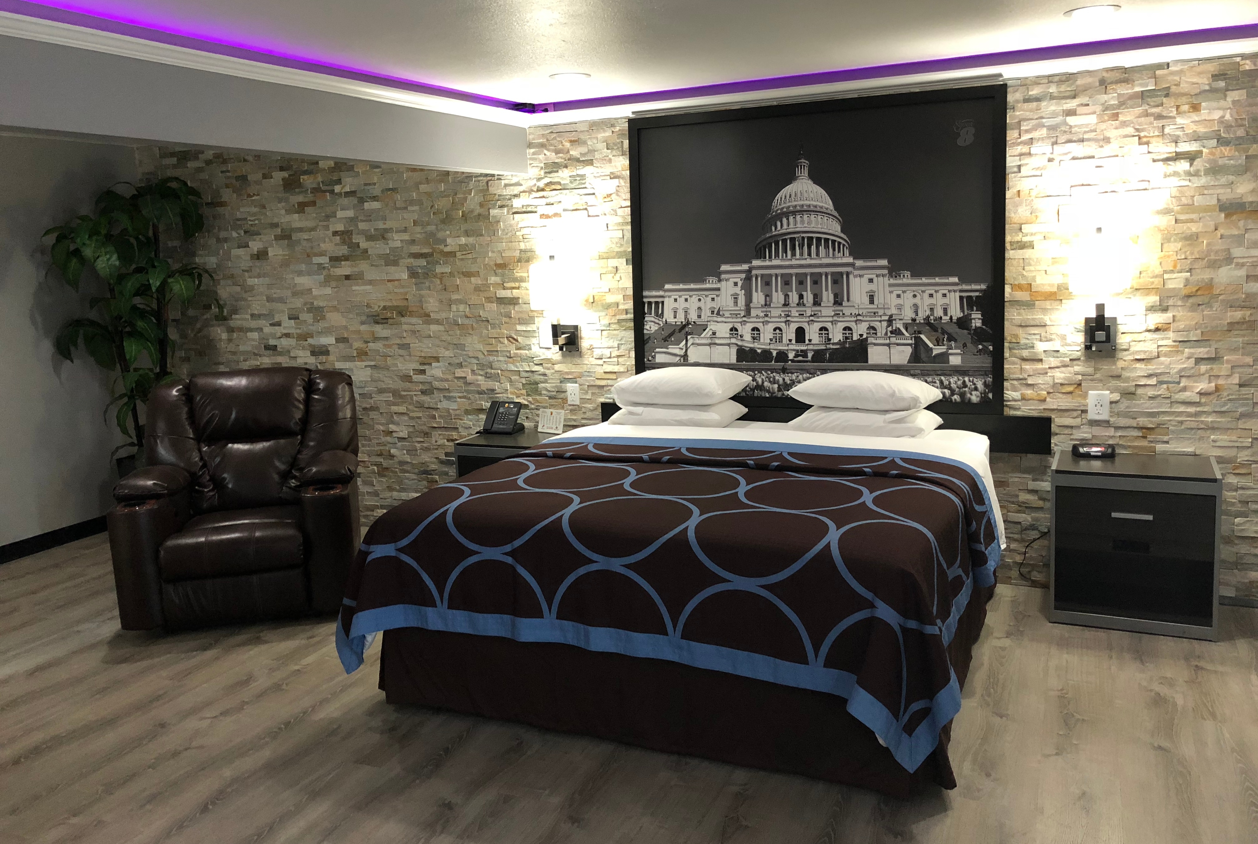 Super 8 by Wyndham Moberly MO suite in Moberly, Missouri