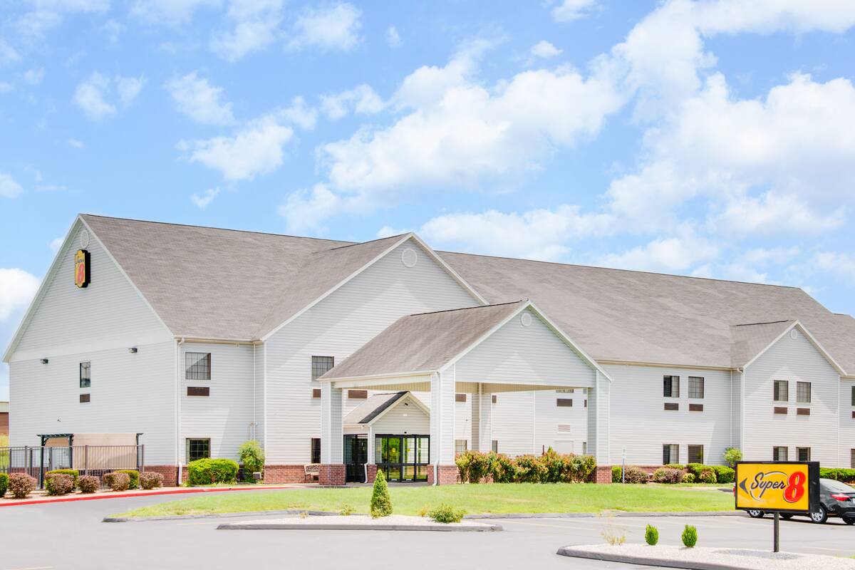 Super 8 By Wyndham Monett Hotels Mo 65708 Exterior Of Super 8 By Wyndham Monett Hotel In Missouri