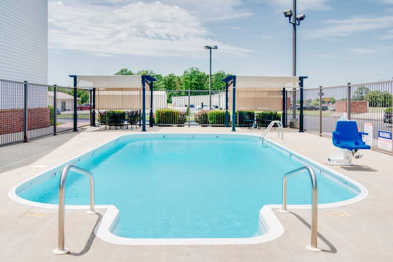 Super 8 By Wyndham Monett Hotels Mo 65708 Pool At The Super 8 By Wyndham Monett In Missouri