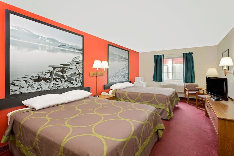 Guest room at the Super 8 Mound City in Mound City, Missouri
