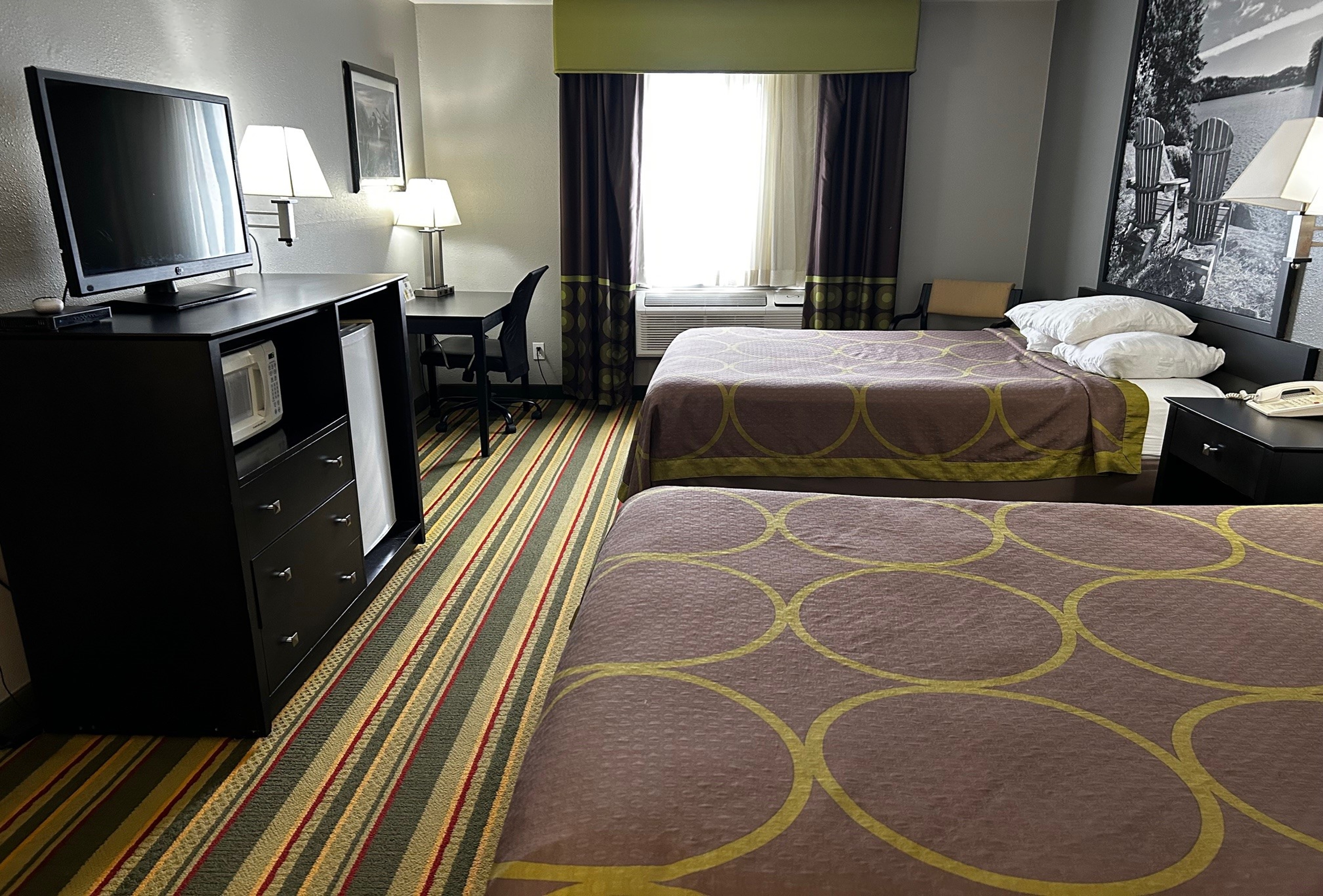 Guest room at the Super 8 by Wyndham Mound City in Mound City, Missouri